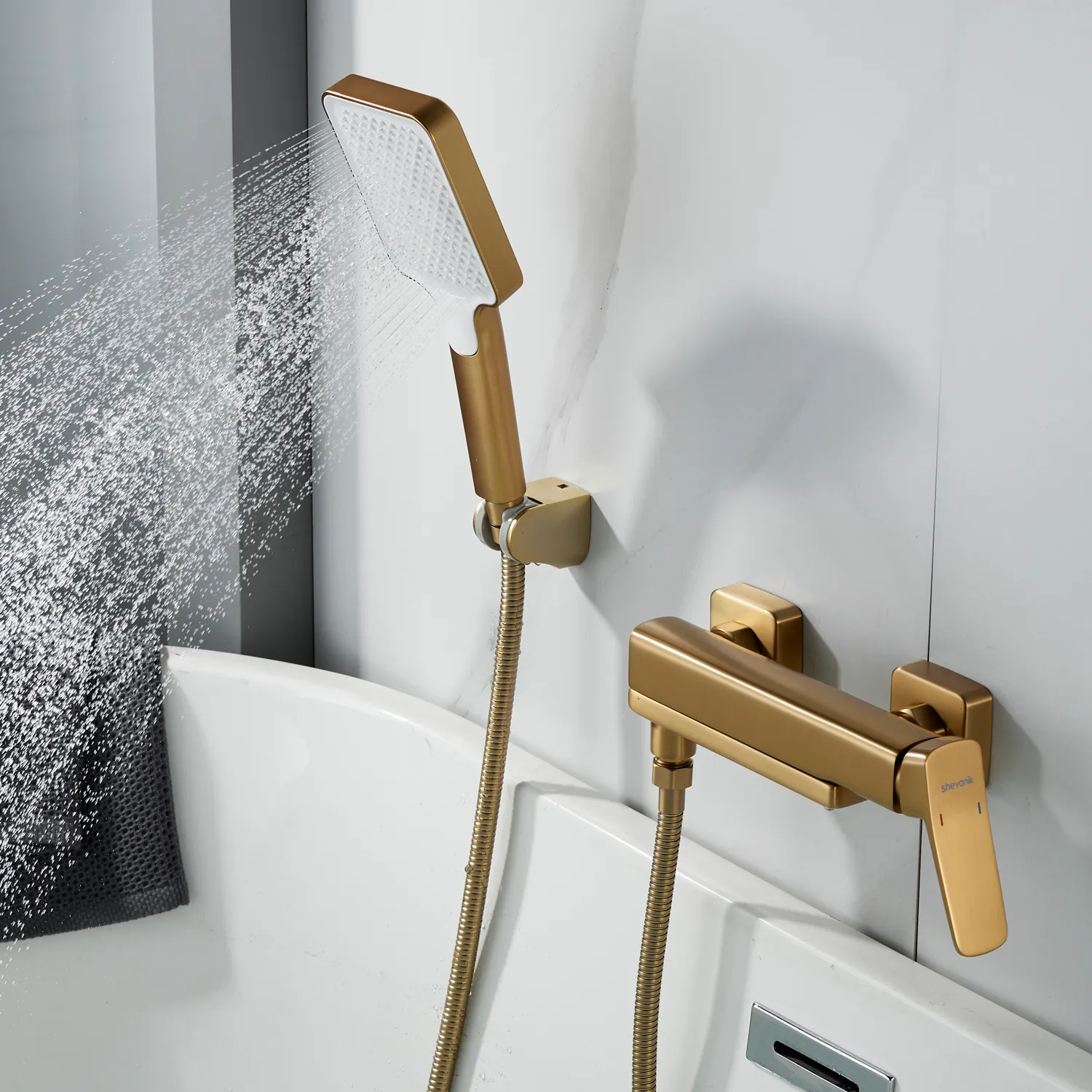 Смеситель для ванны Shevanik S9952G, золотой сатин