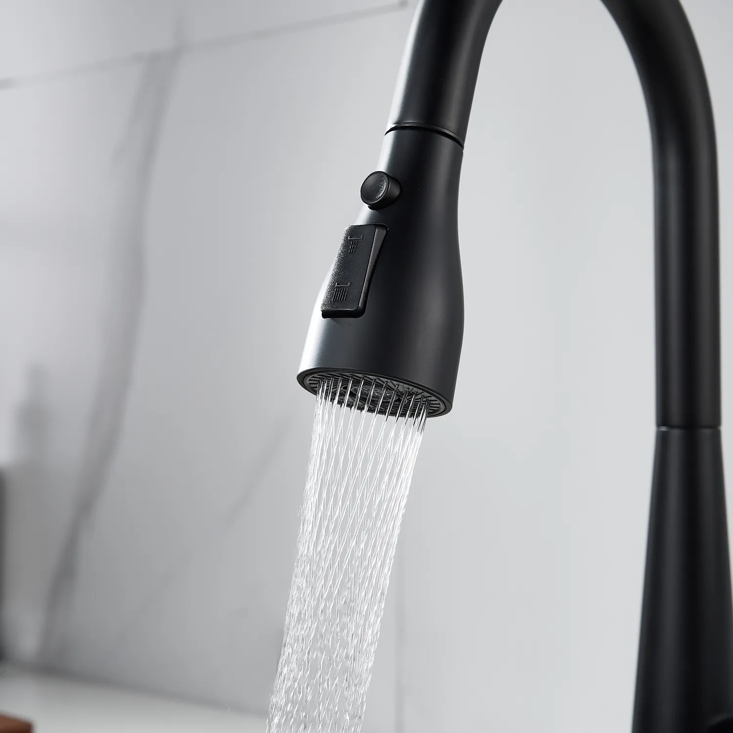 Смеситель для кухни с выдвижным изливом Shevanik S363H, черный