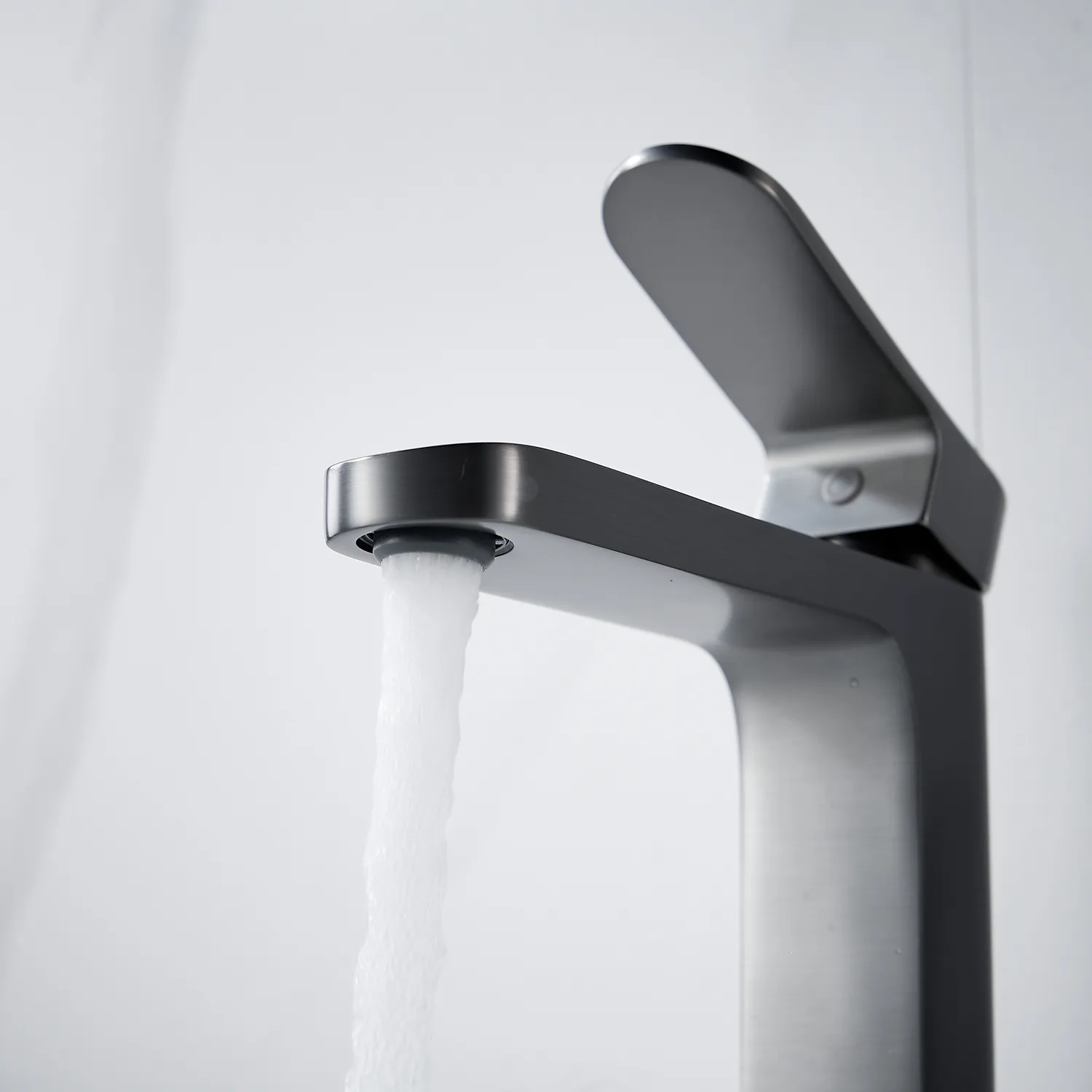 Смеситель для раковины Shevanik S4501T, оружейная сталь