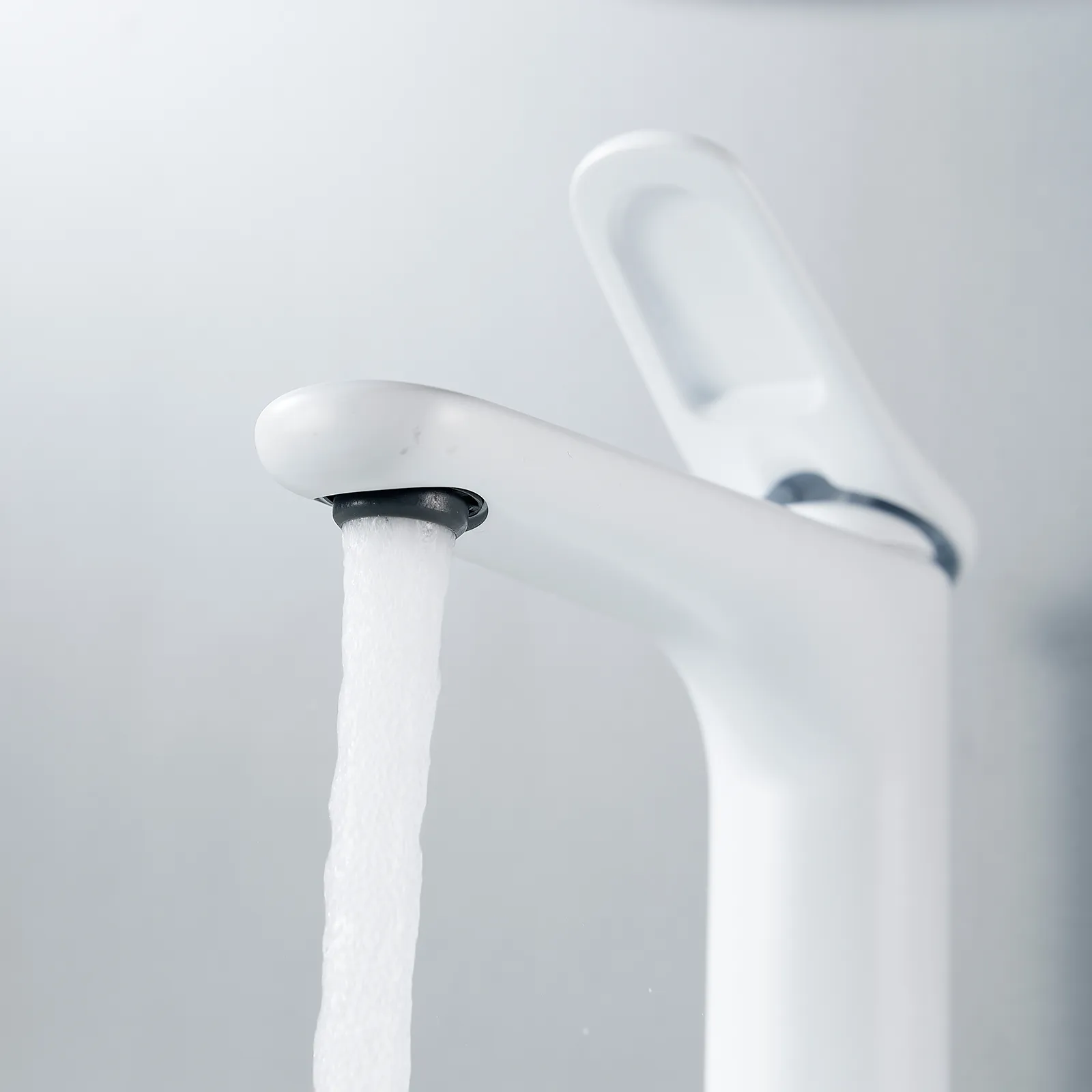 Смеситель для раковины Shevanik S4701C, белый