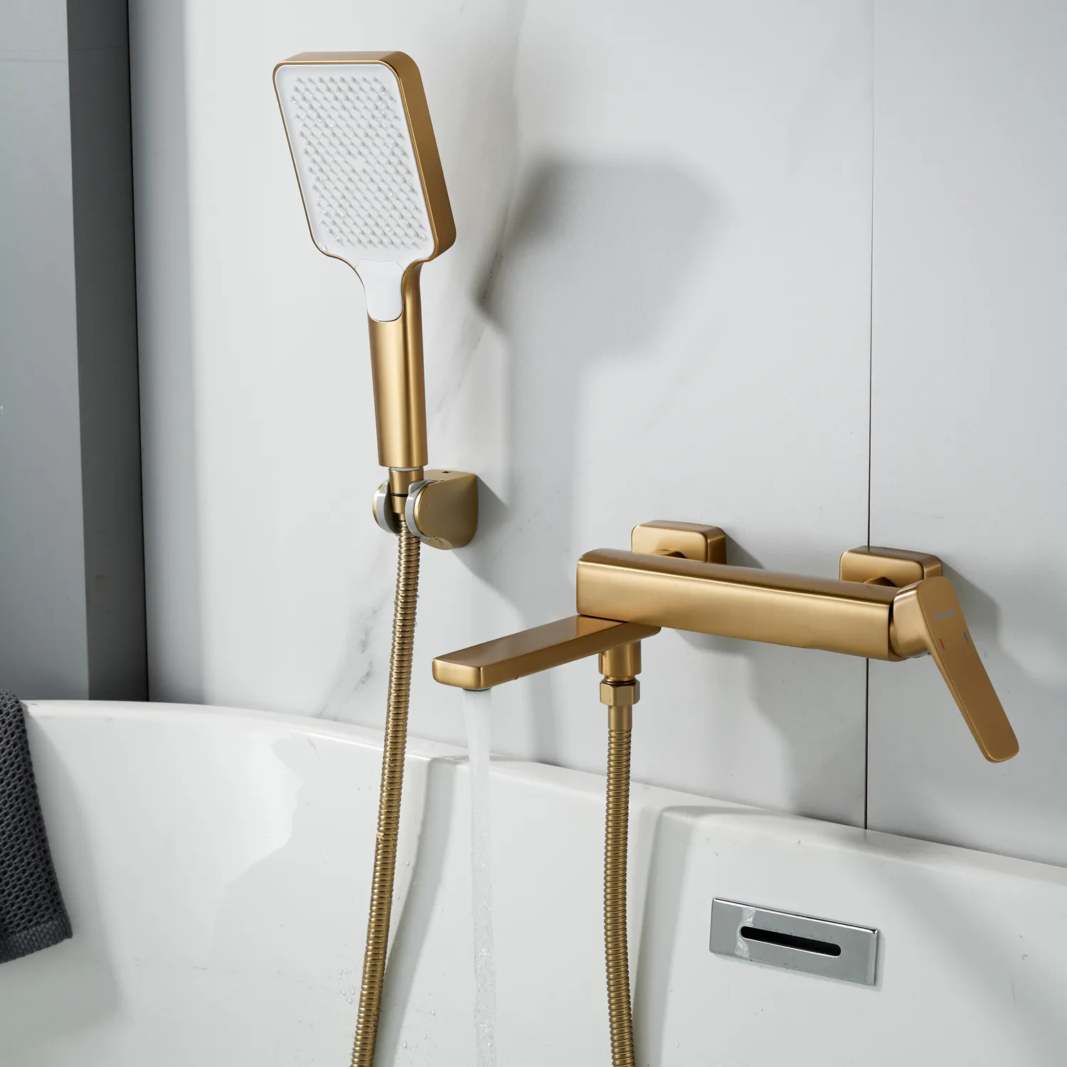 Смеситель для ванны Shevanik S9952G, золотой сатин