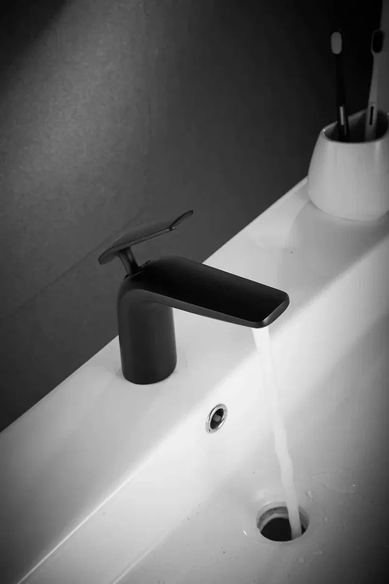 Смеситель для раковины Rose R39H R3901H, черный