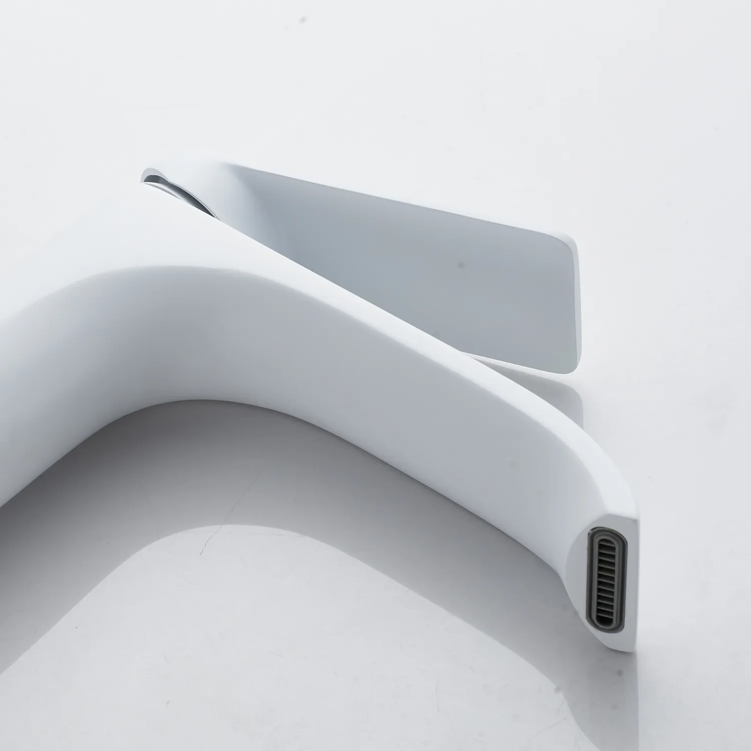 Смеситель для раковины Shevanik S4101C, белый