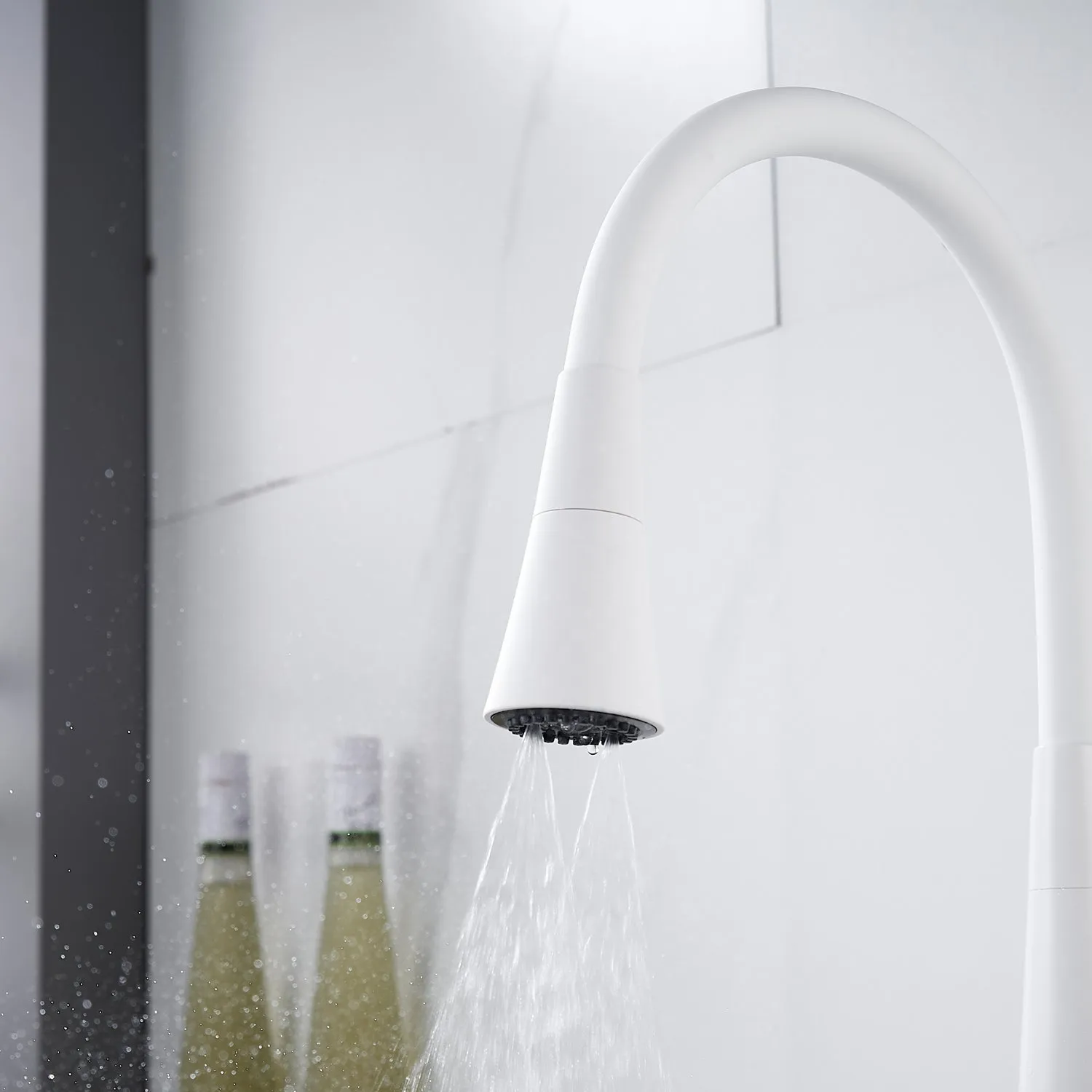 Смеситель для кухни с гибким изливом и режимом "душ" Rose R213C, белый