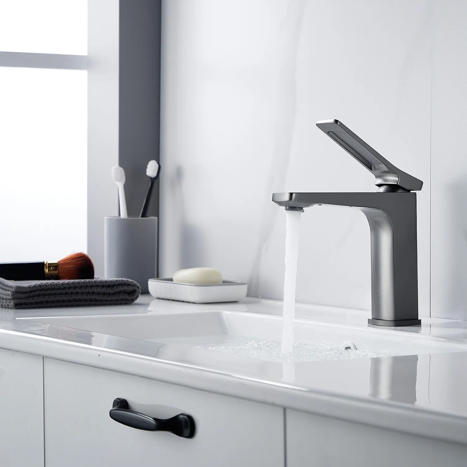 Смеситель для раковины Shevanik S4601T, оружейная сталь