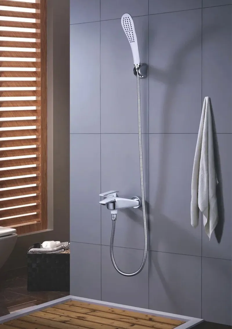 Смеситель для ванны Rose R1302F, белый/хром