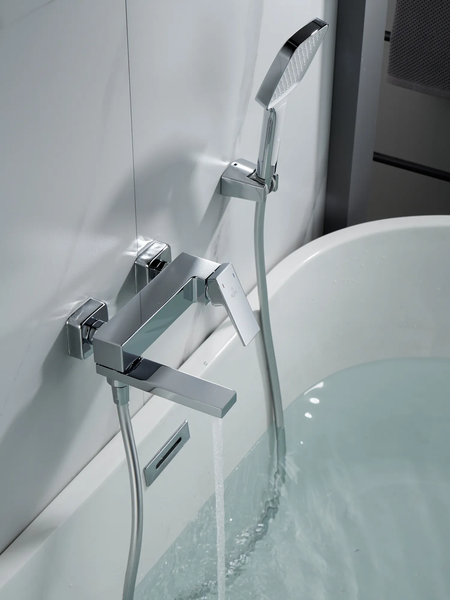 Смеситель для ванны Rose R2802, хром