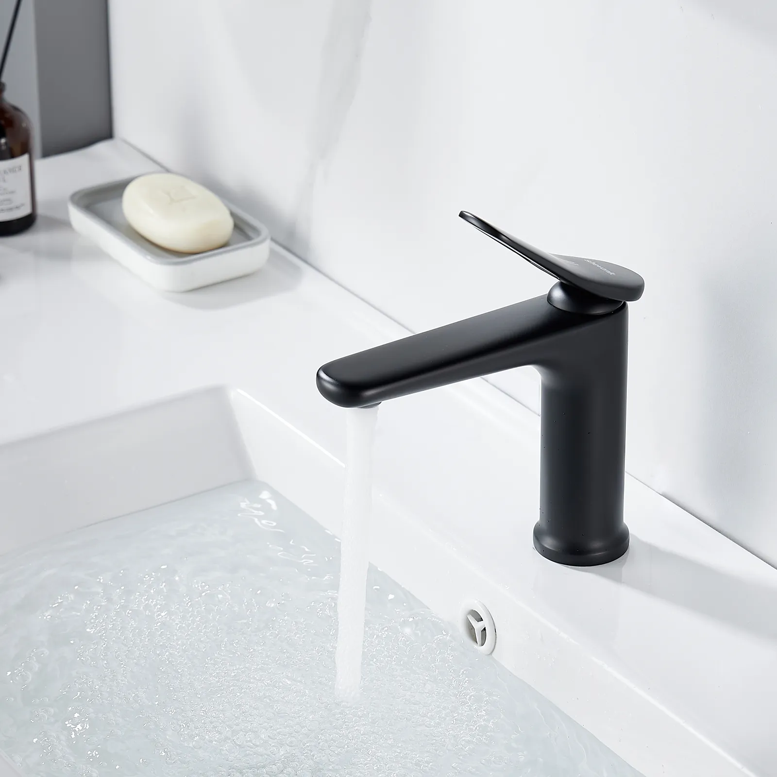 Смеситель для раковины Shevanik S4701H, черный