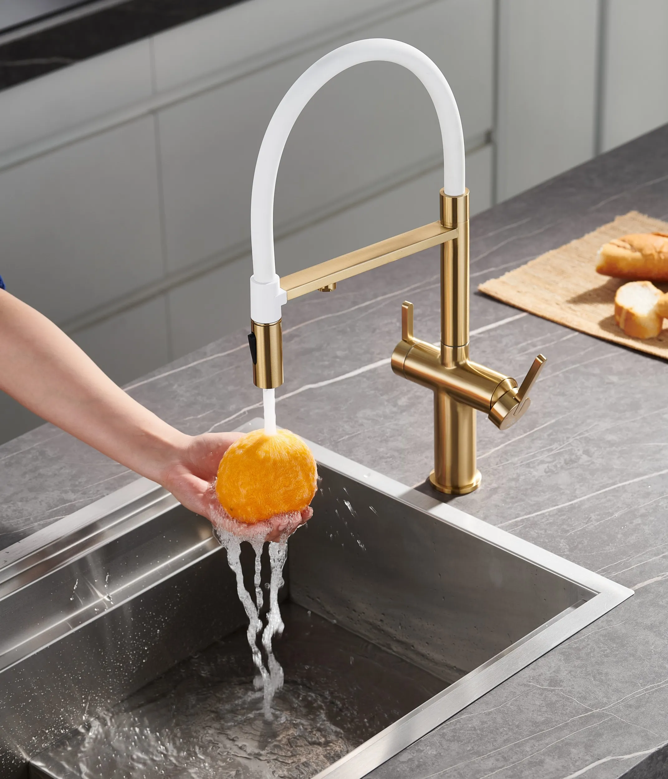 Смеситель для кухни с подключением фильтра для воды Rose R458G, золотой сатин