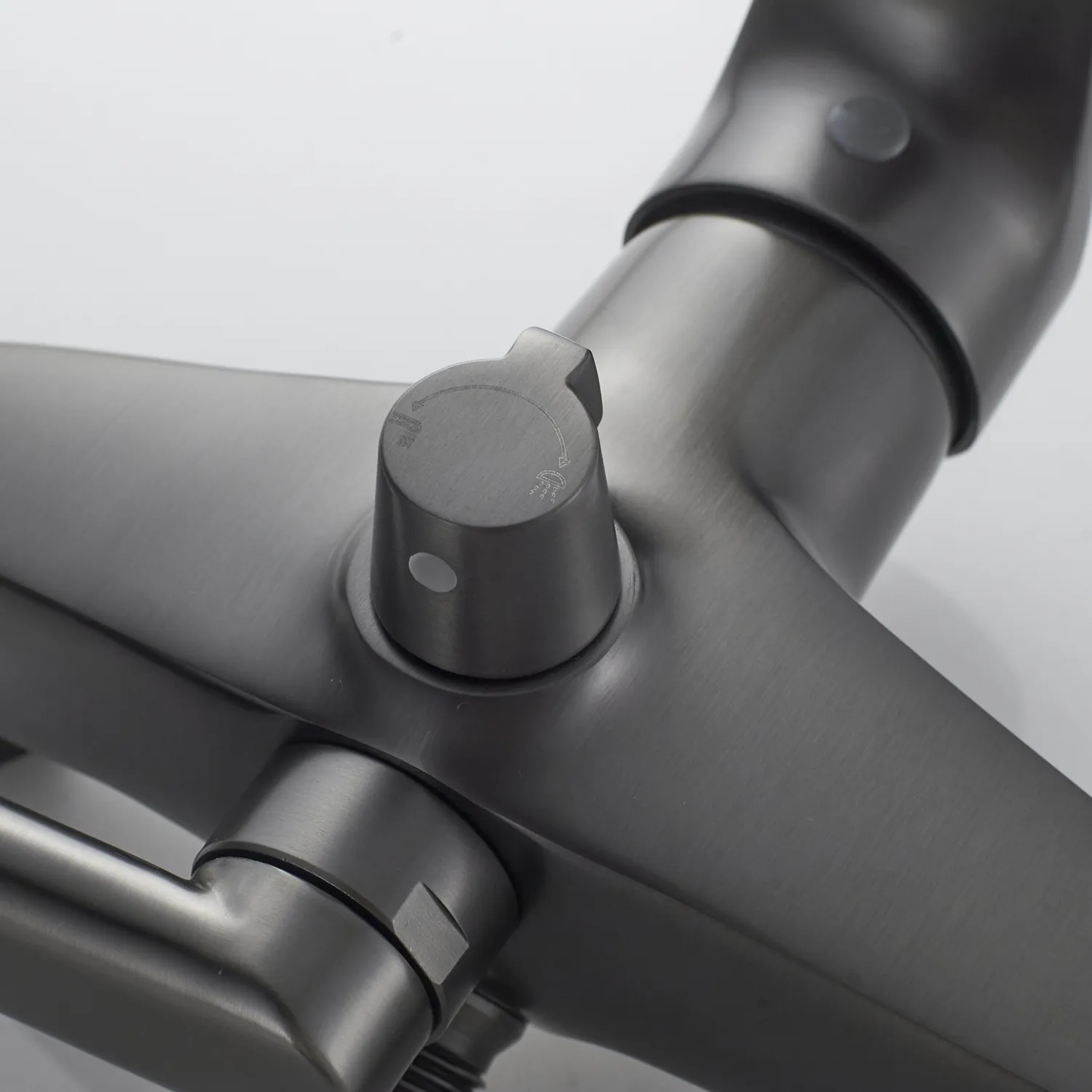 Смеситель для ванны Shevanik S5022T, оружейная сталь