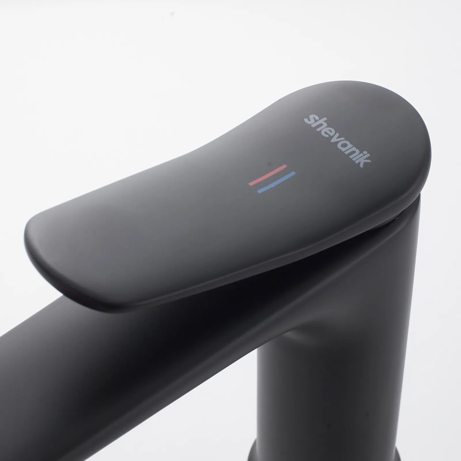 Смеситель для раковины Shevanik S4701H, черный
