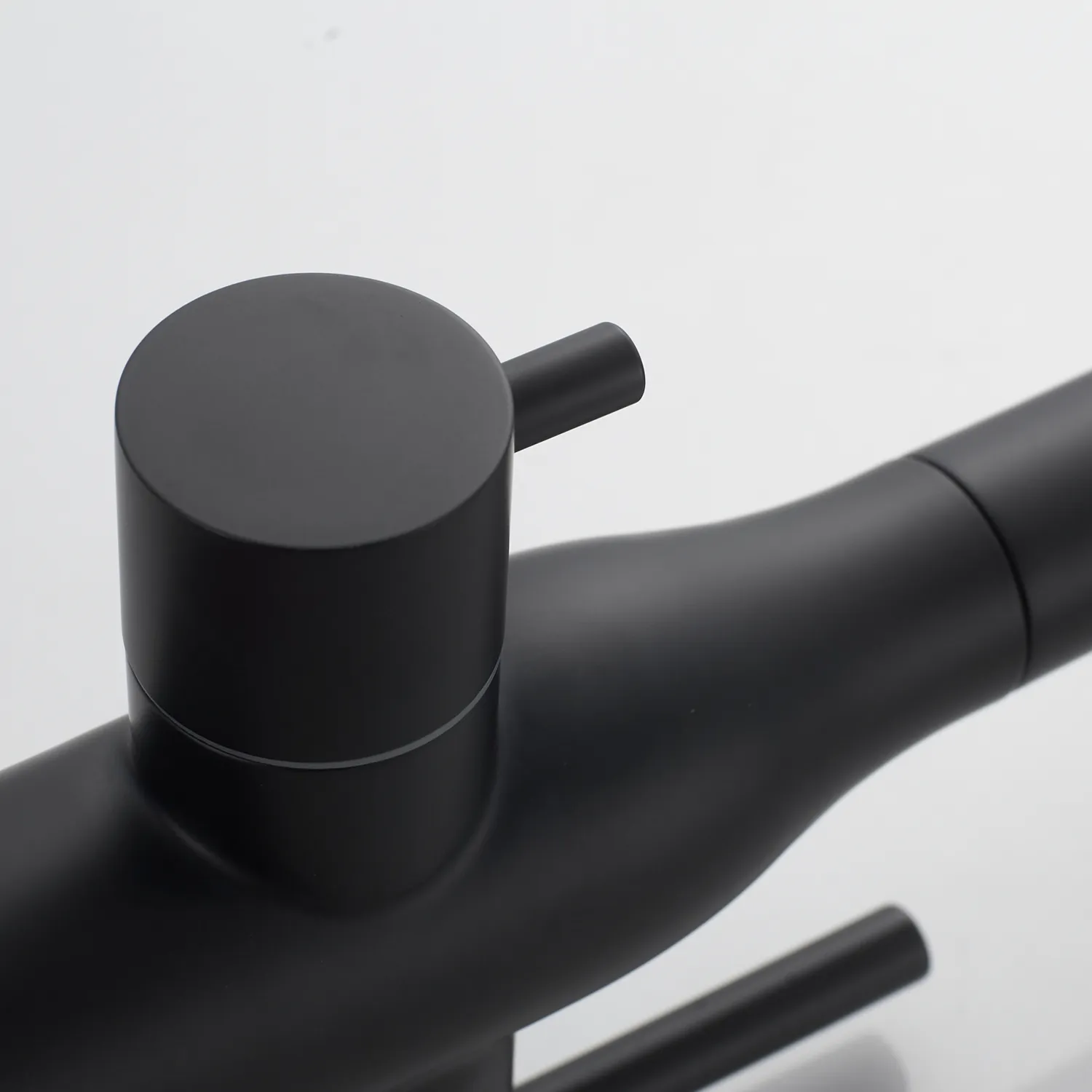 Смеситель для кухни с гибким изливом и подключением фильтра Shevanik S378H, черный