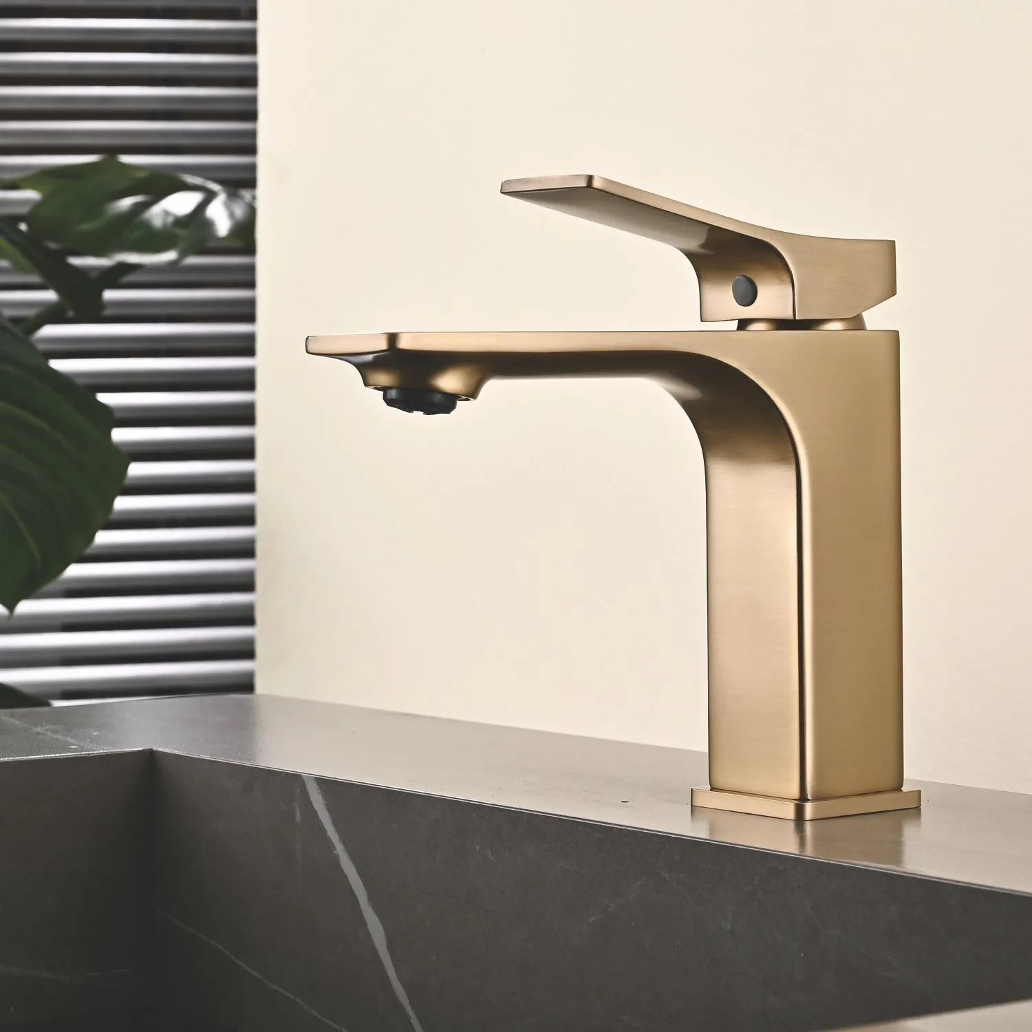 Смеситель для раковины Shevanik S6101G, золотой сатин