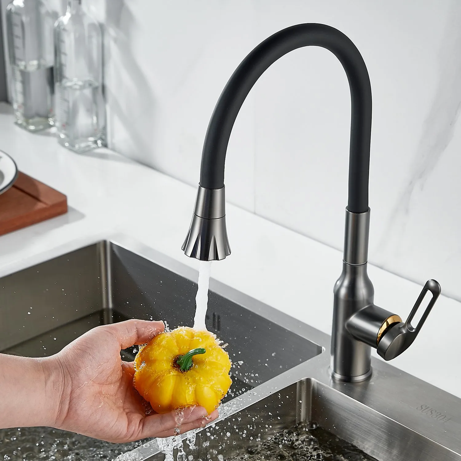 Смеситель для кухни с гибким изливом Raffine F303T-3, оружейная сталь