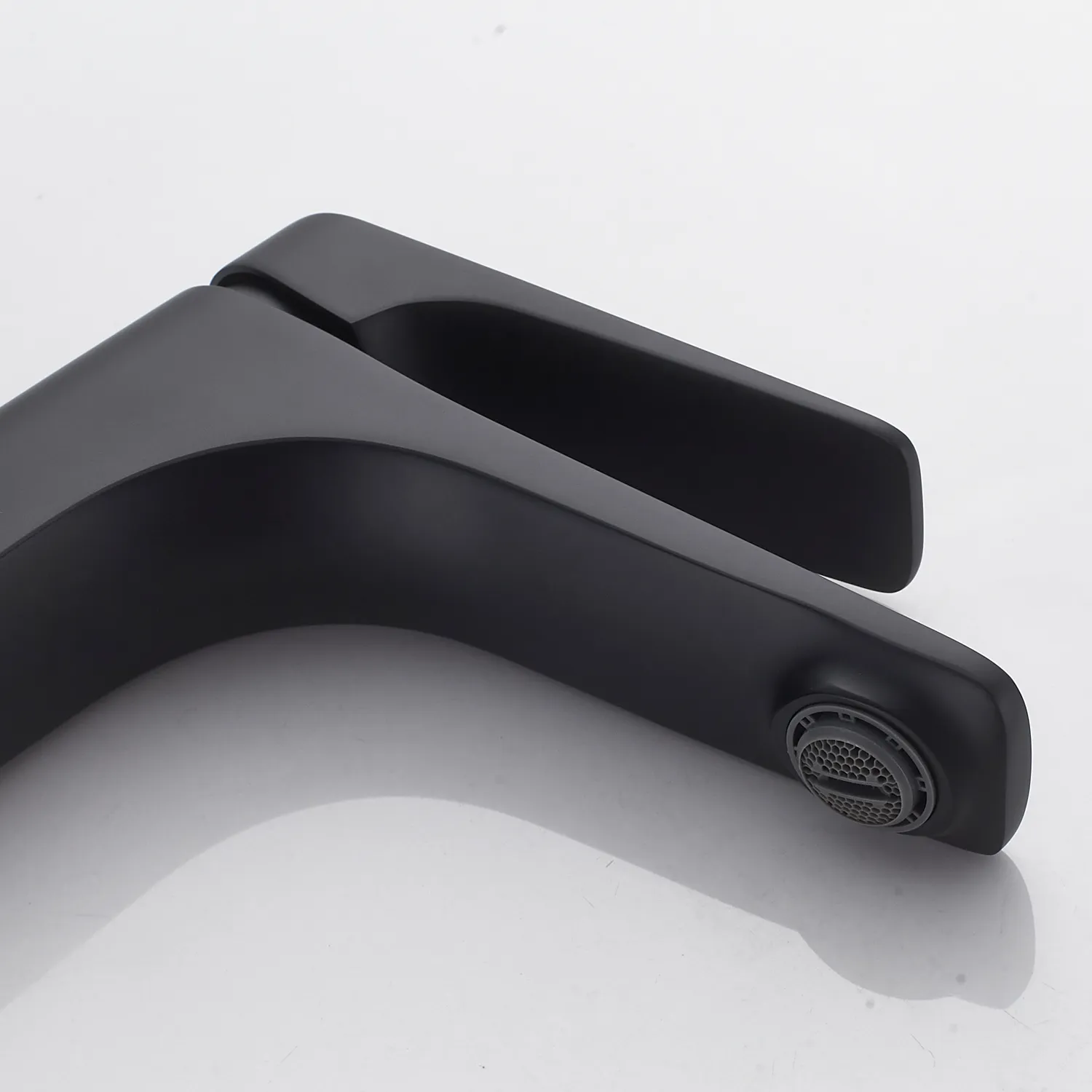 Смеситель для раковины Shevanik S4201H, черный