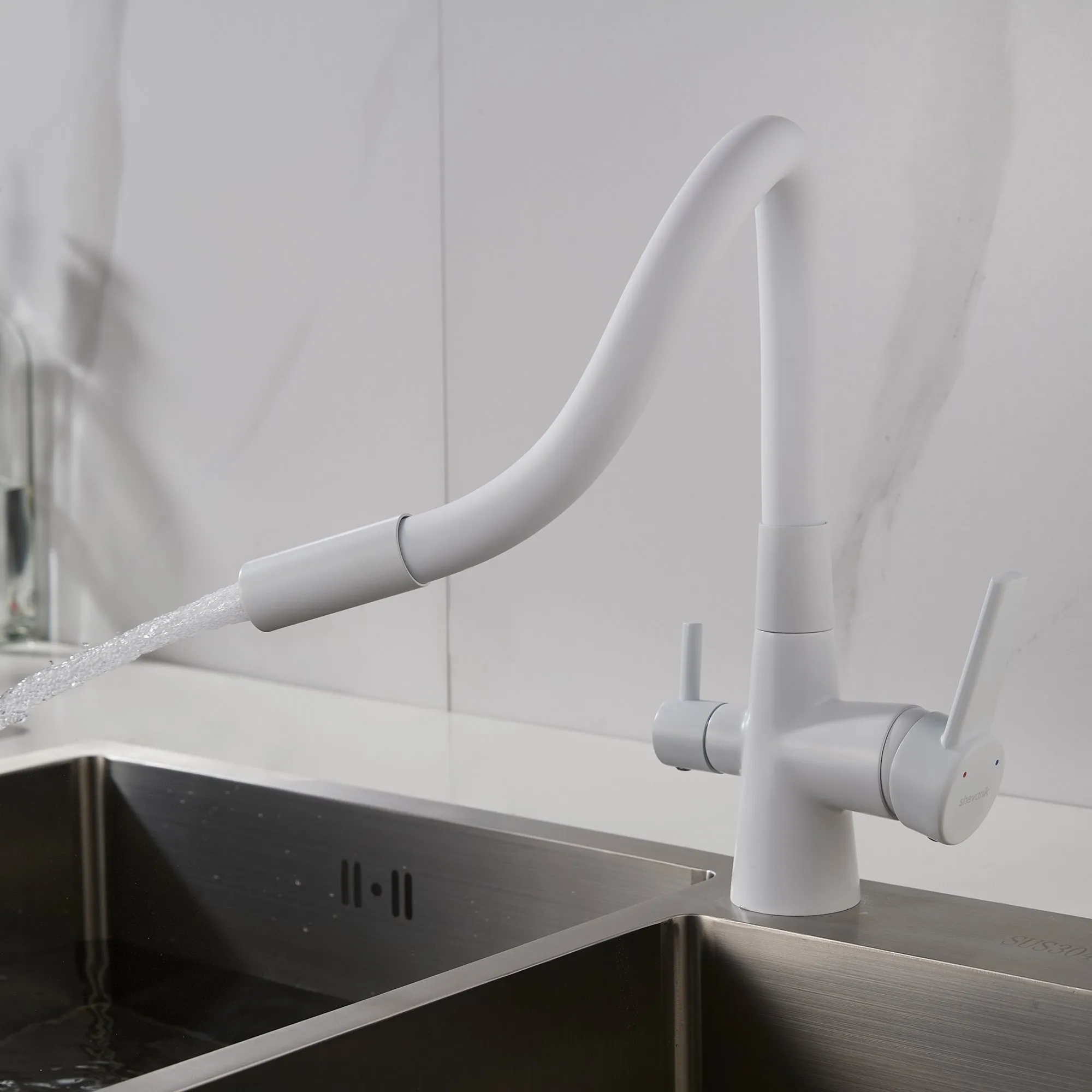 Смеситель для кухни с гибким изливом и подключением фильтра Shevanik S668C, белый