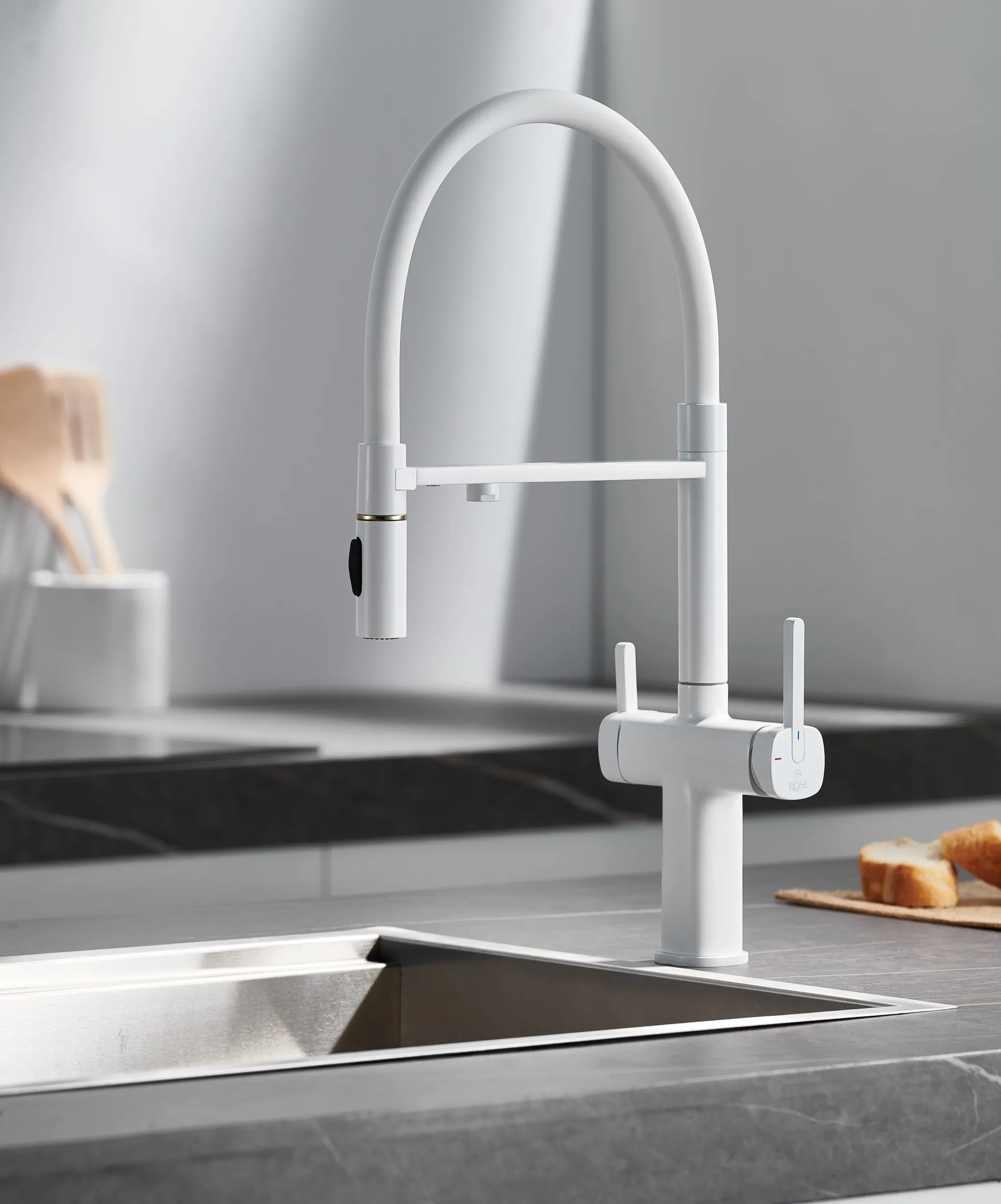 Смеситель для кухни с подключением фильтра для воды Rose R358C, белый