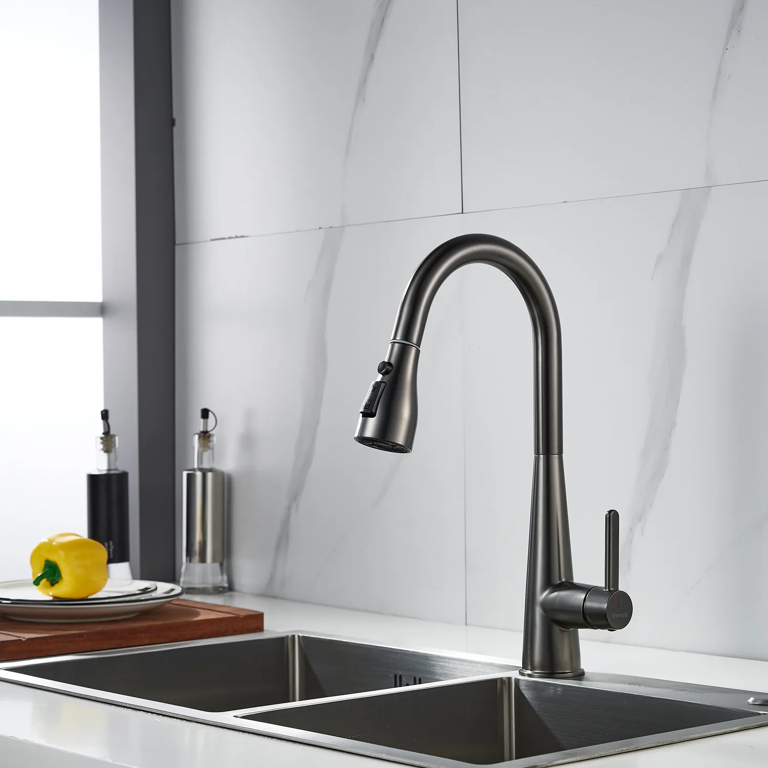 Смеситель для кухни с выдвижным изливом Shevanik S363T, оружейная сталь