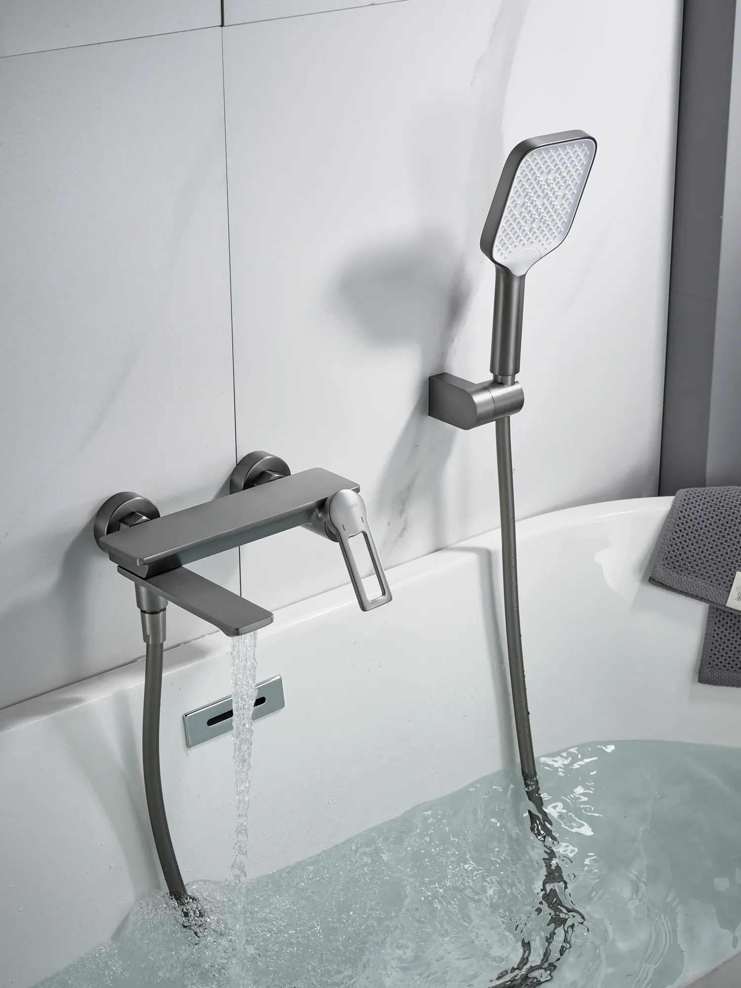 Смеситель для ванны Shevanik S4852T, оружейная сталь