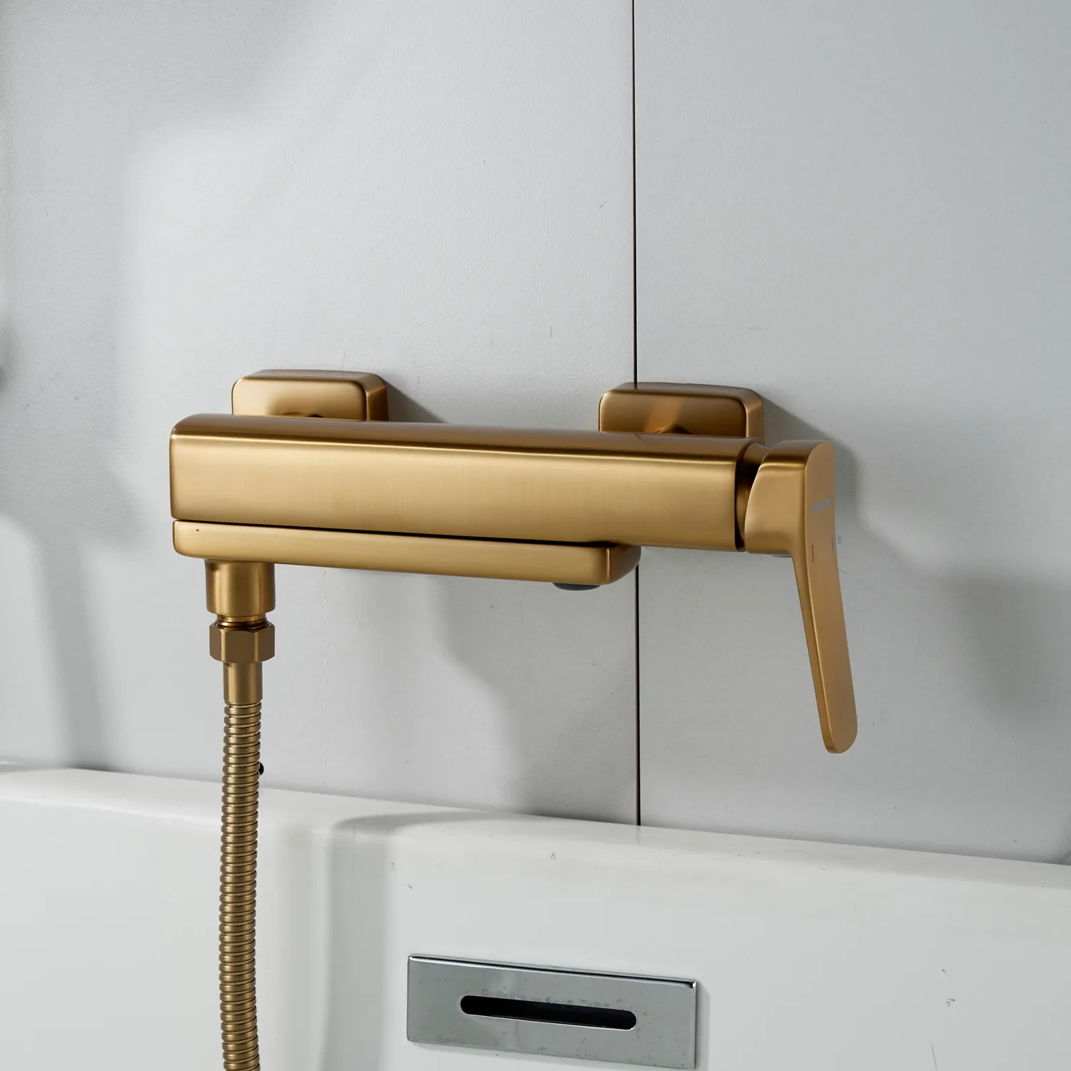 Смеситель для ванны Shevanik S9952G, золотой сатин