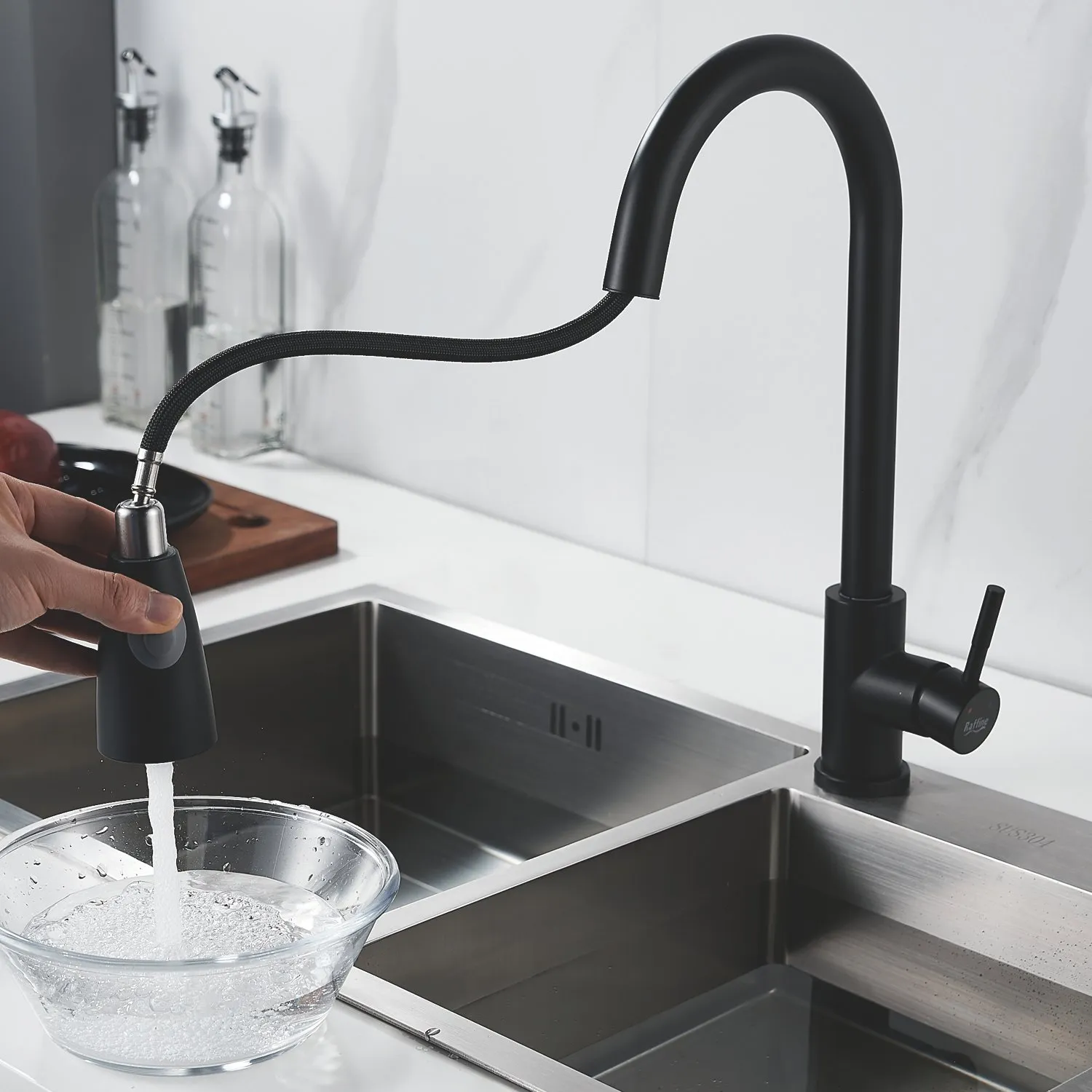 Смеситель для кухни с выдвижным изливом Raffine F213H, черный