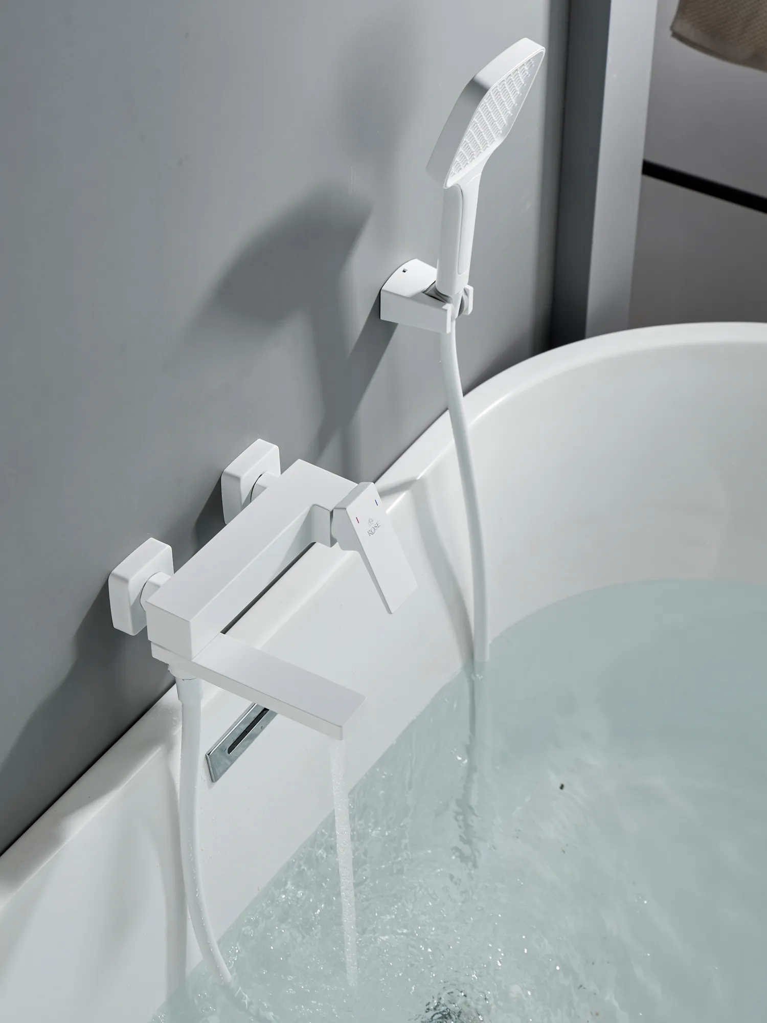 Смеситель для ванны Rose R2802C, белый