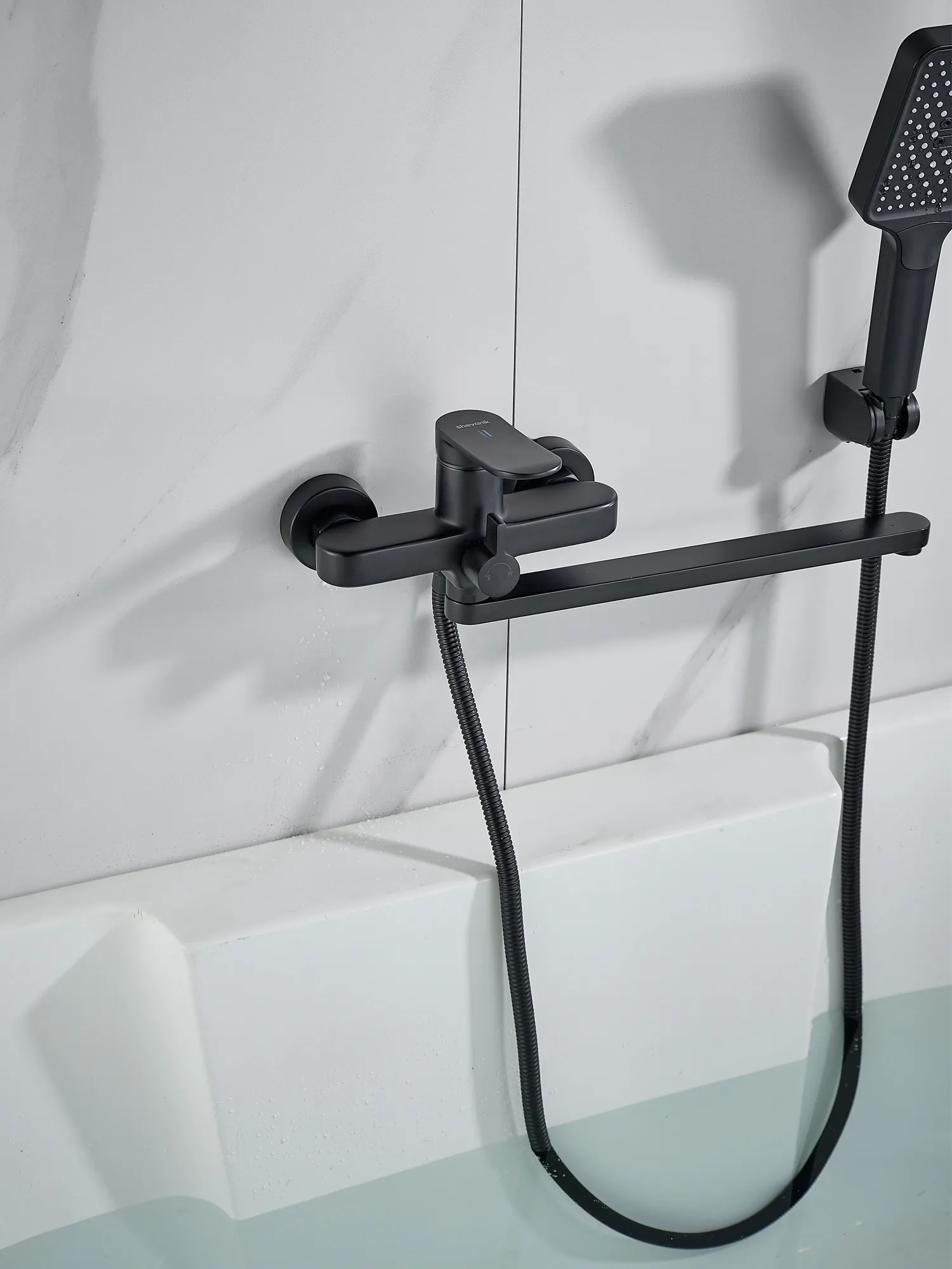 Смеситель для ванны Shevanik S4522H, черный