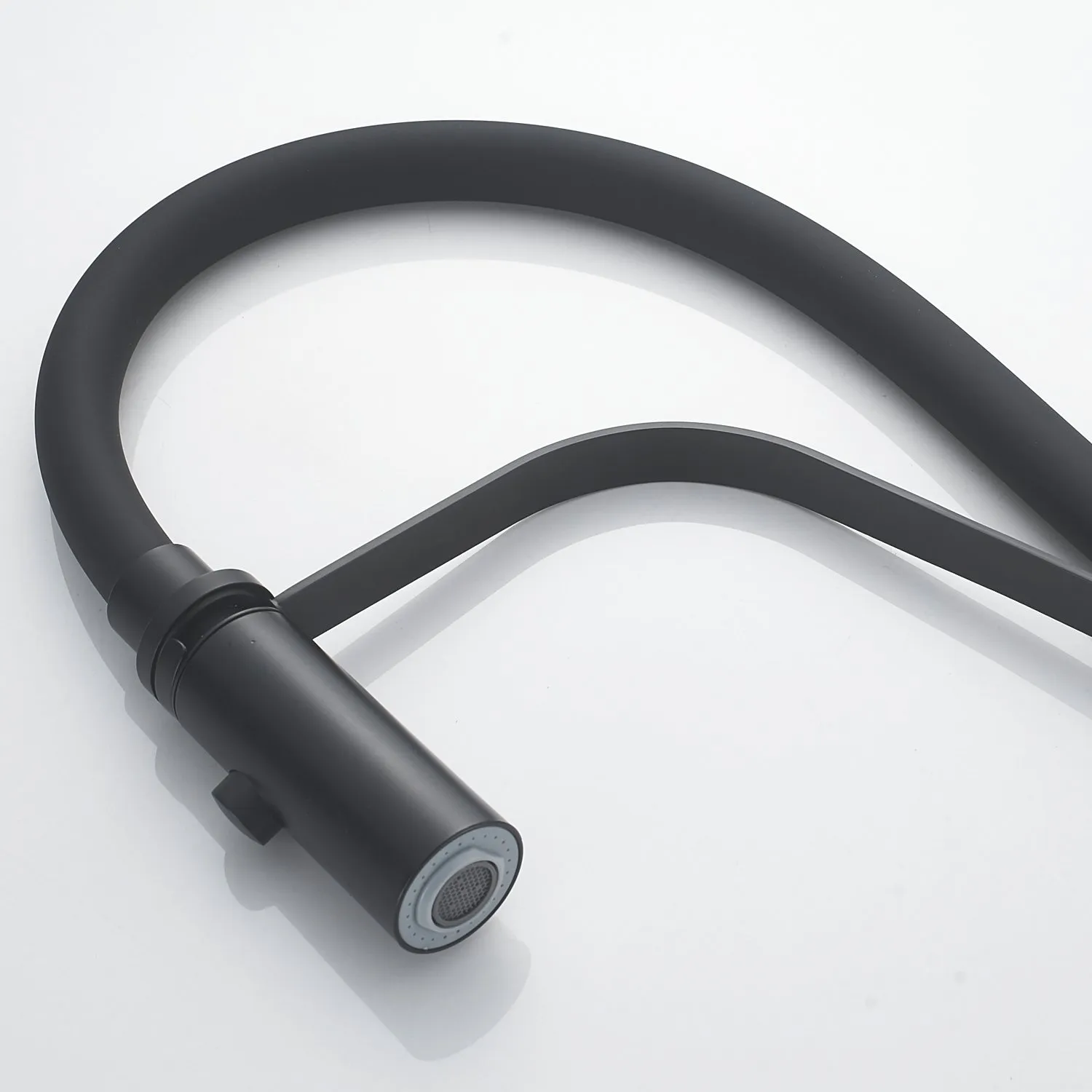 Смеситель для кухни с гибким изливом и режимом "душ" Shevanik S943H-3, черный