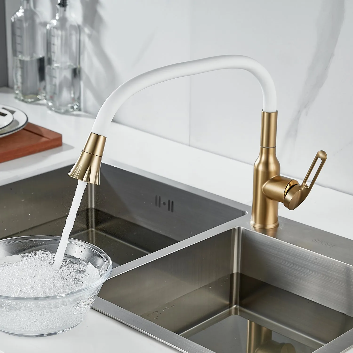 Смеситель для кухни с гибким изливом Raffine F303G-1, золотой сатин