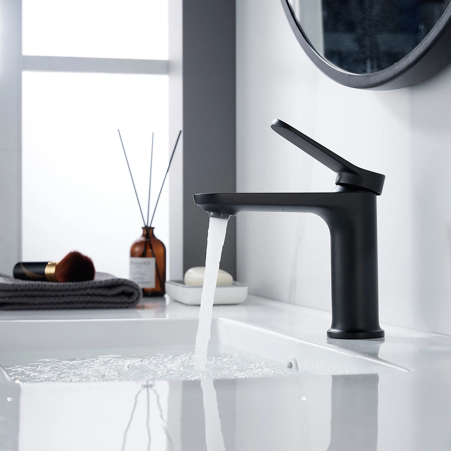 Смеситель для раковины Shevanik S4301H, черный