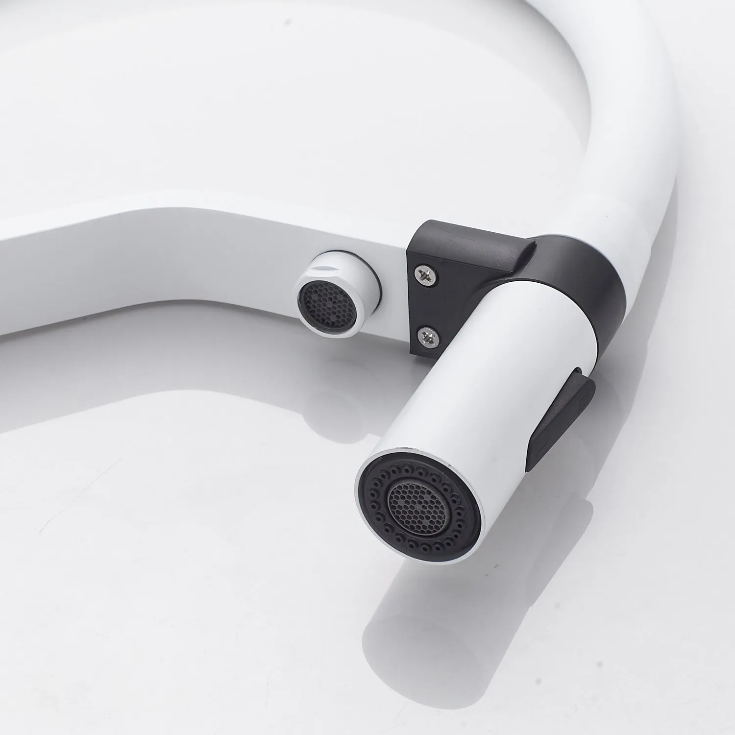 Смеситель для кухни с гибким изливом и подключением фильтра Shevanik S278C, белый