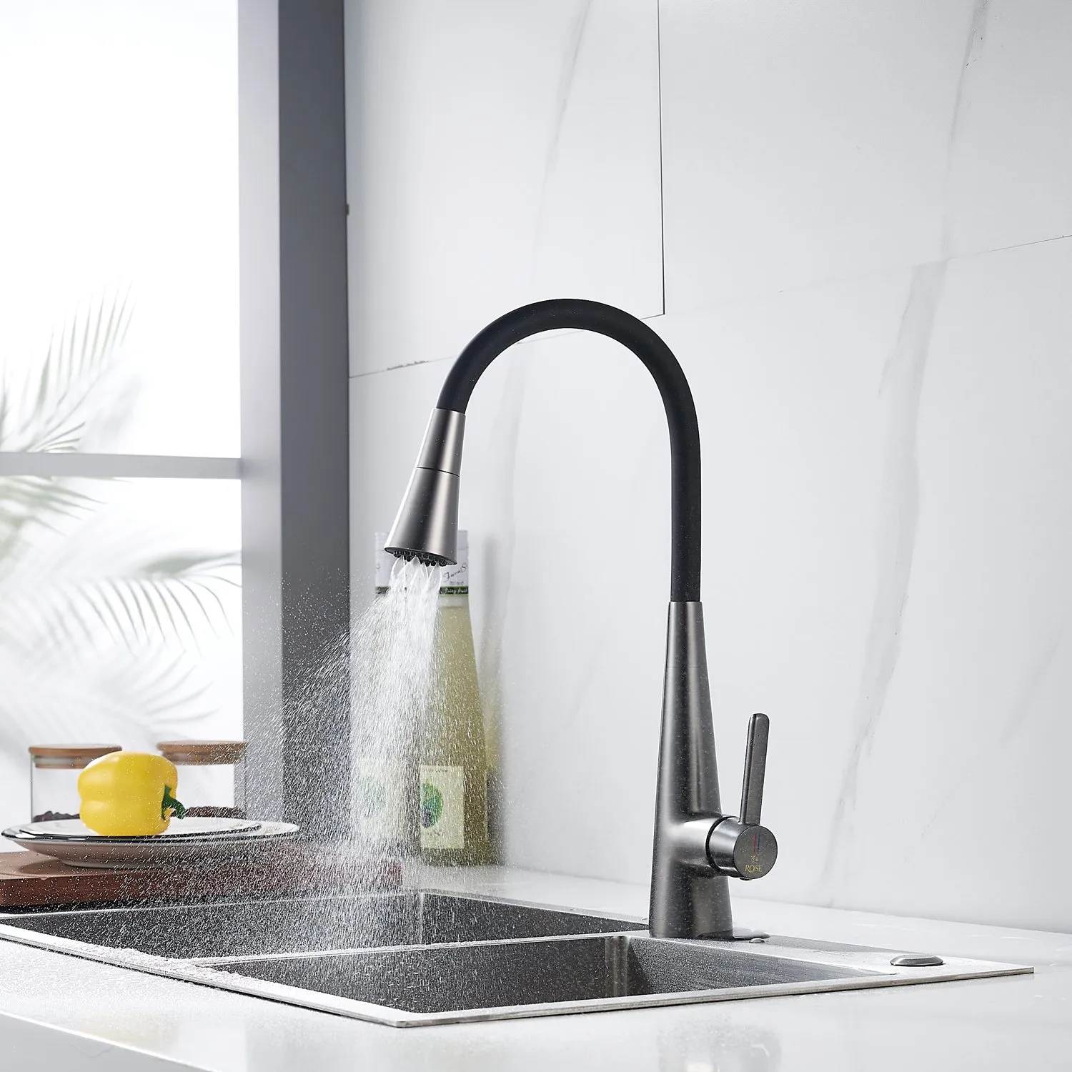 Смеситель для кухни с гибким изливом и режимом "душ" Rose R213T, оружейная сталь