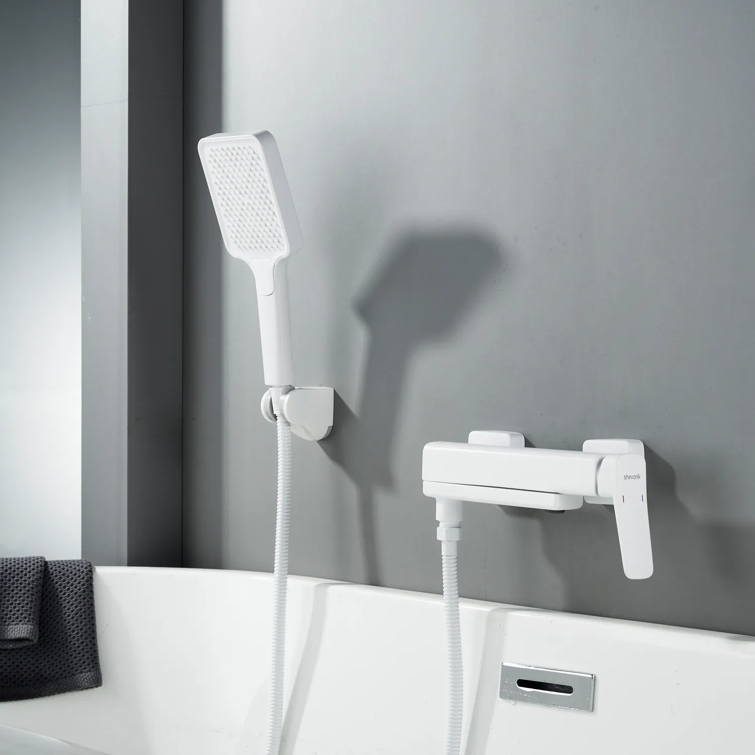 Смеситель для ванны Shevanik S9952C, белый