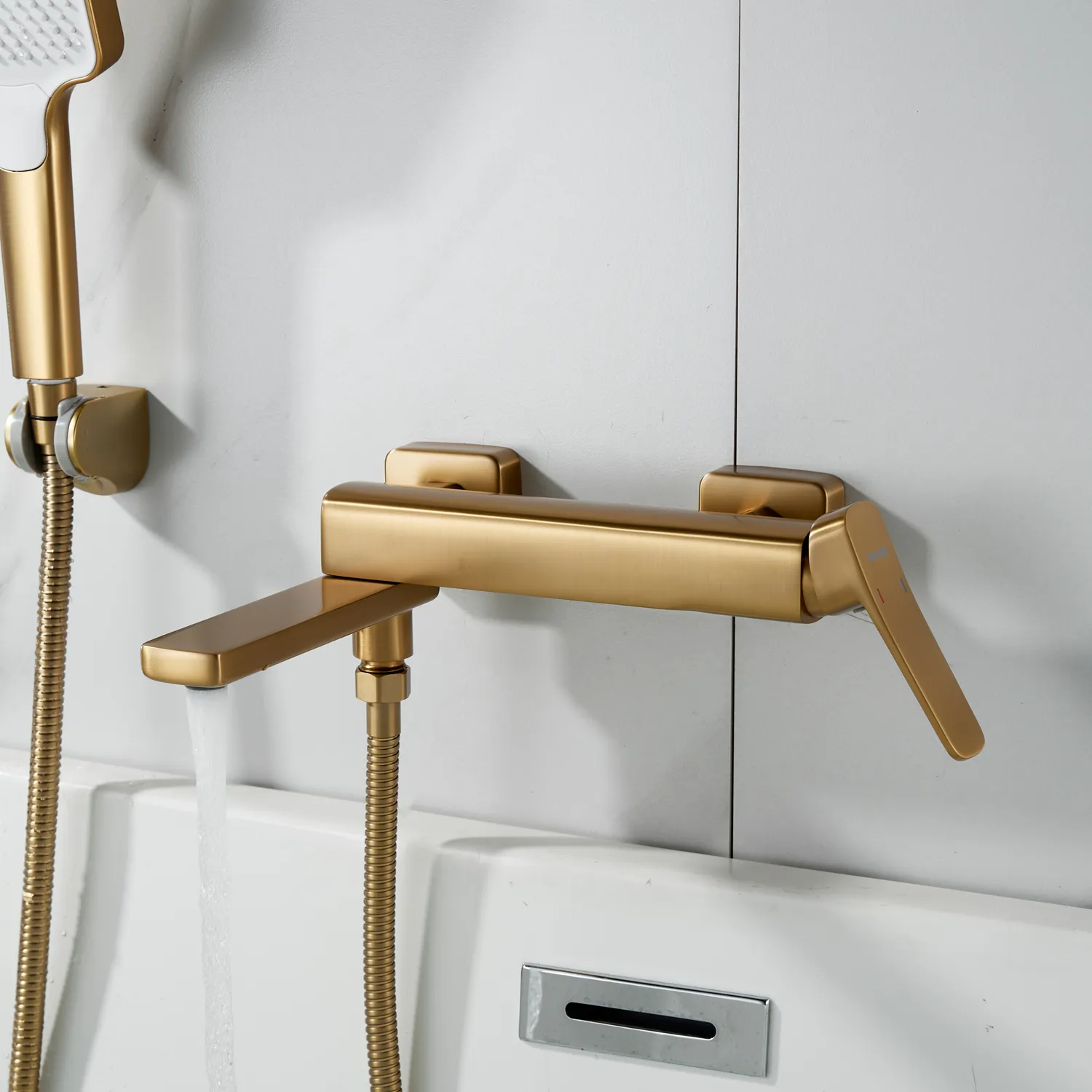 Смеситель для ванны Shevanik S9952G, золотой сатин