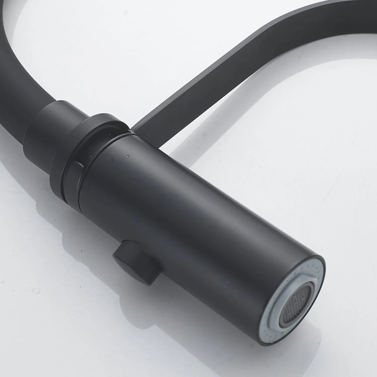 Смеситель для кухни с гибким изливом и режимом "душ" Shevanik S943H-3, черный