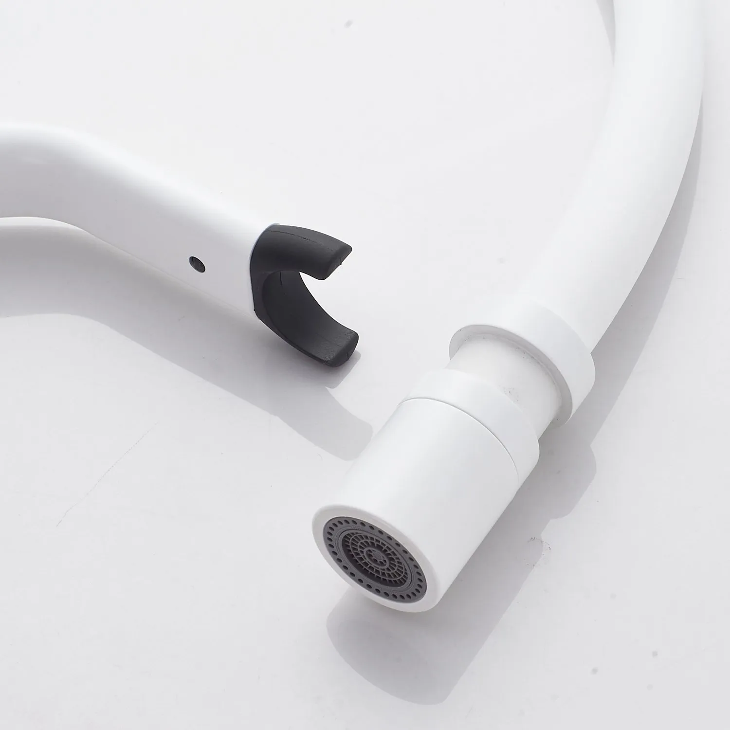 Смеситель для кухни с гибким изливом Shevanik S343C-1, белый