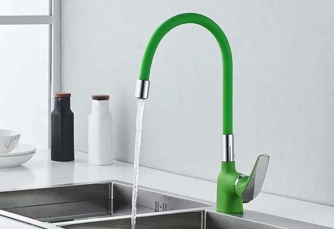 Смеситель для кухни с гибким изливом Shevanik S443-5, зеленый