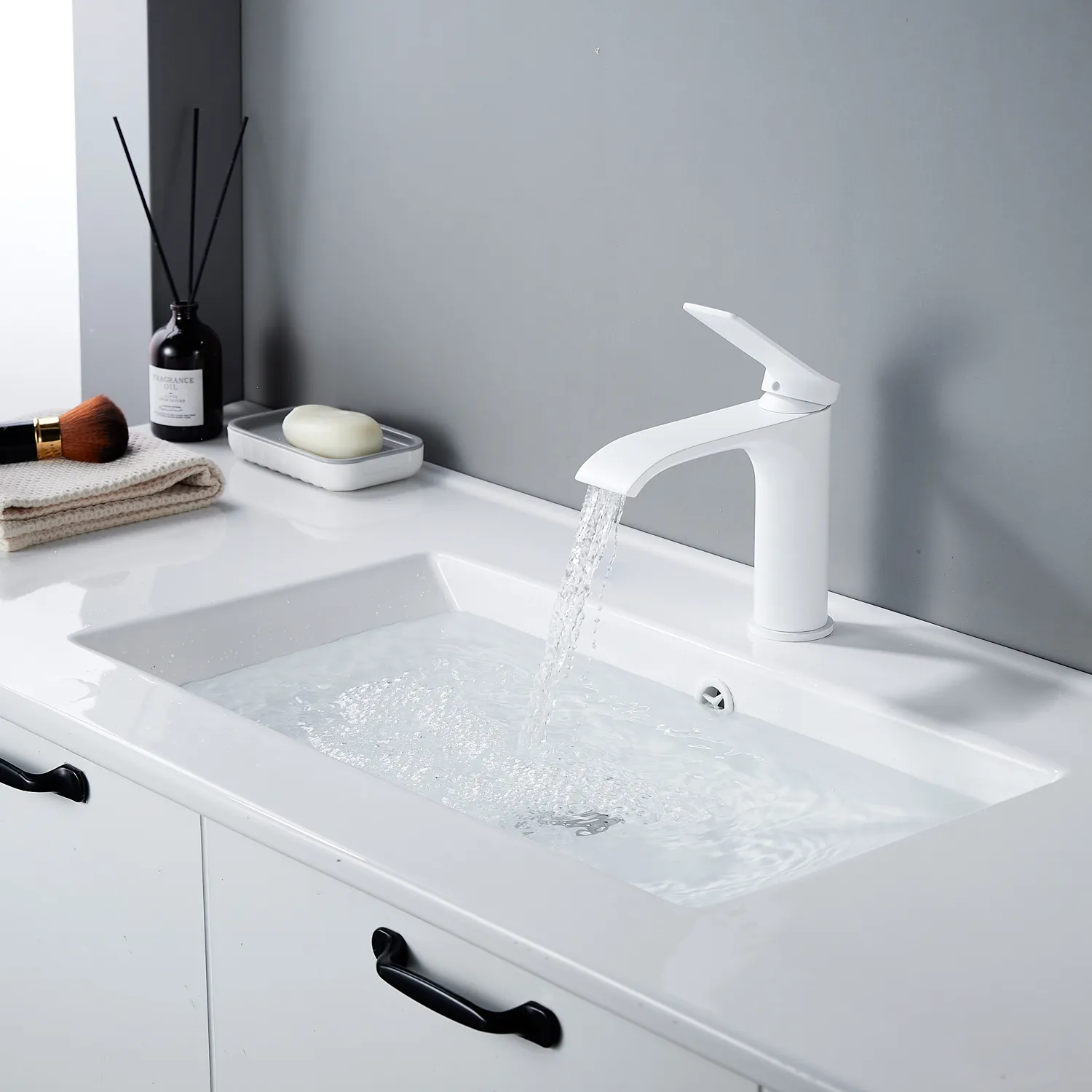 Смеситель для раковины Shevanik S4101C, белый