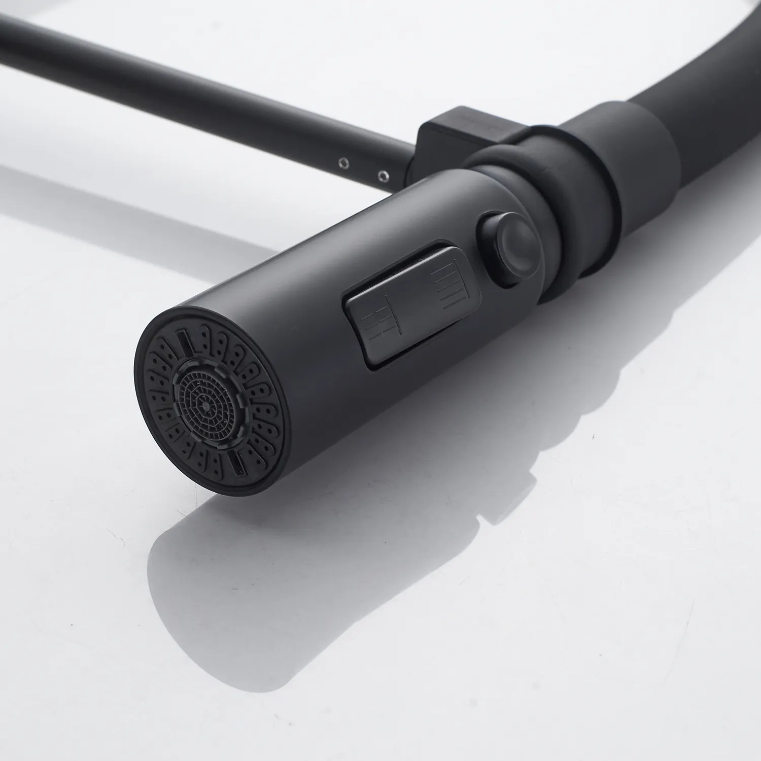 Смеситель для кухни с гибким изливом и режимом "душ" Shevanik S123H-3, черный