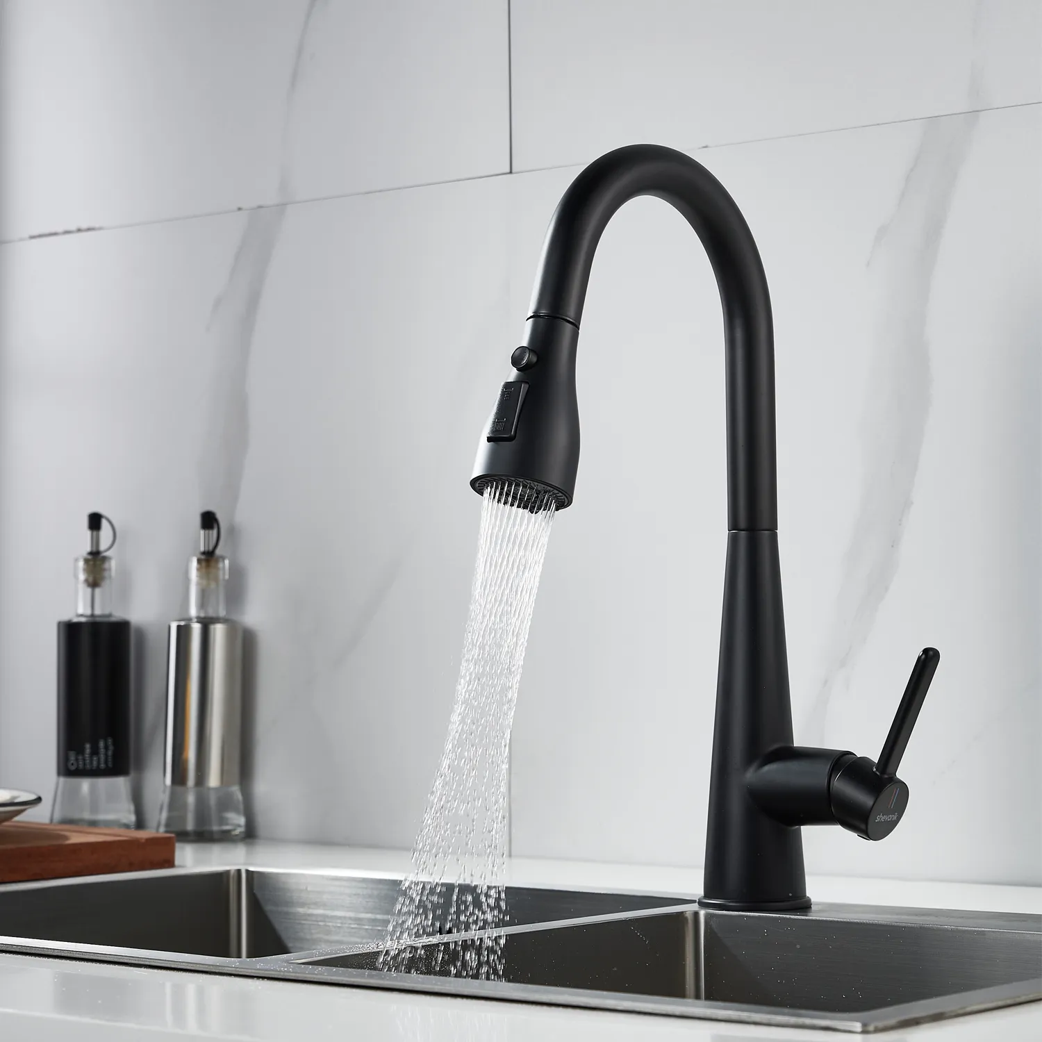 Смеситель для кухни с выдвижным изливом Shevanik S363H, черный