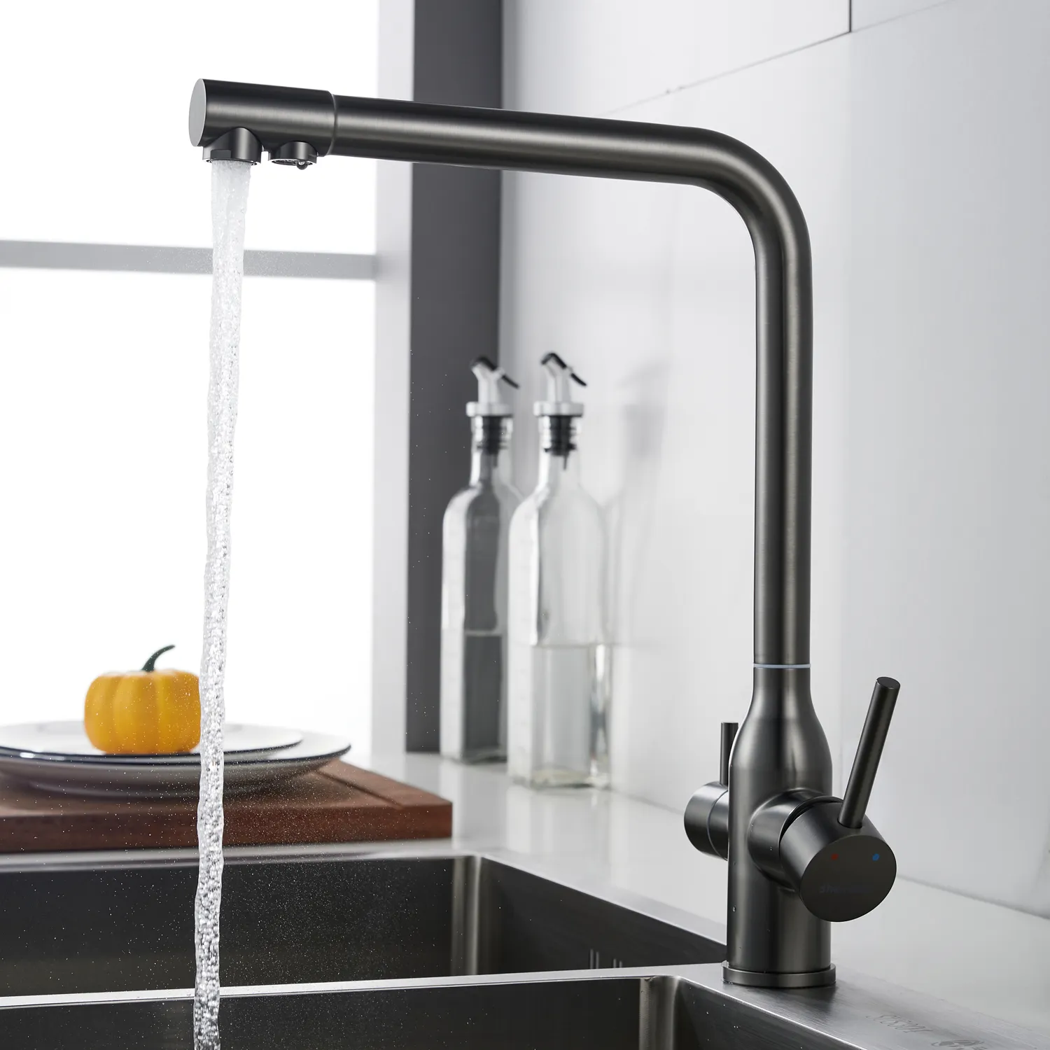 Смеситель для кухни с подключением фильтра Shevanik S248T, оружейная сталь