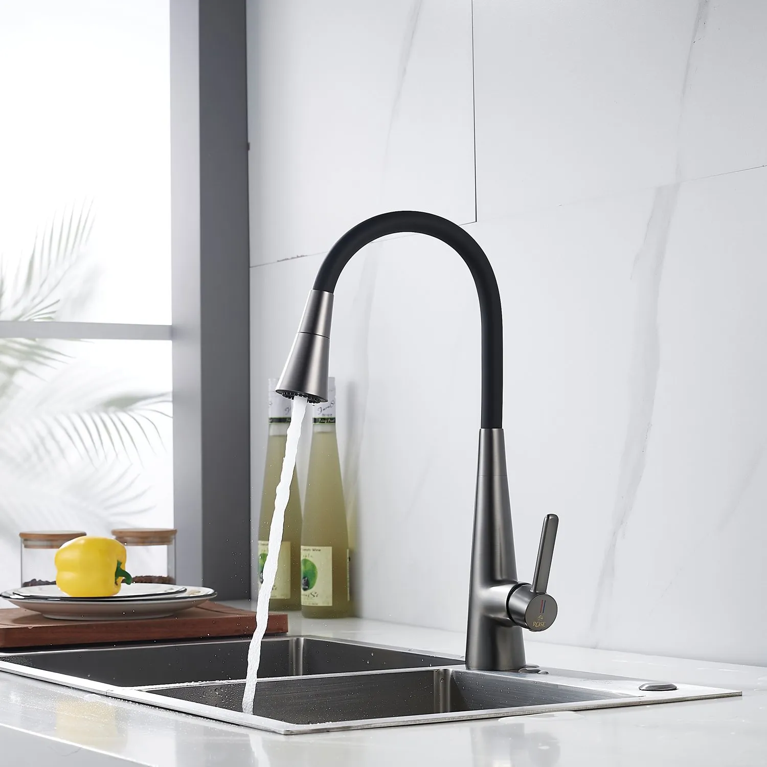 Смеситель для кухни с гибким изливом и режимом "душ" Rose R213T, оружейная сталь