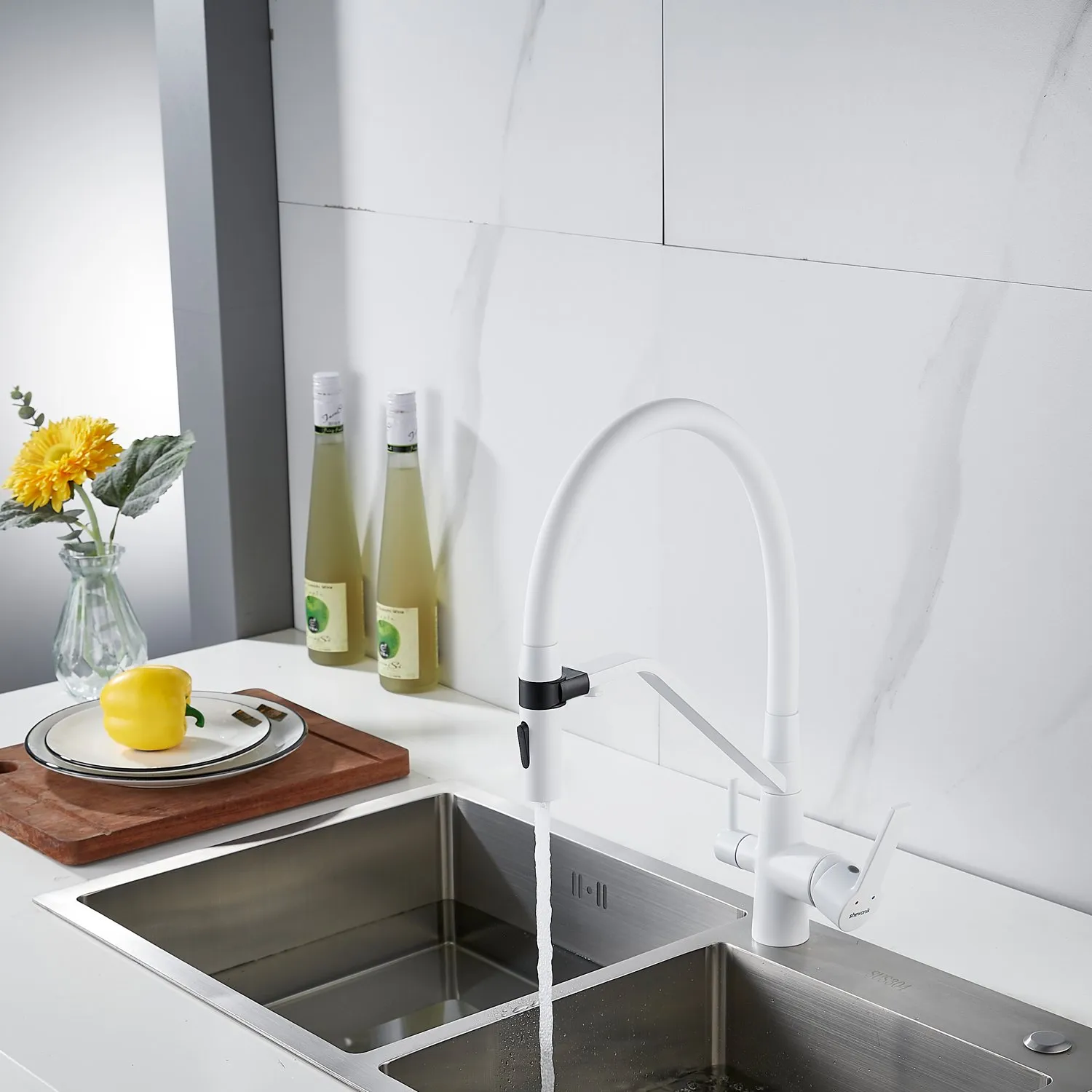 Смеситель для кухни с гибким изливом и подключением фильтра Shevanik S278C, белый