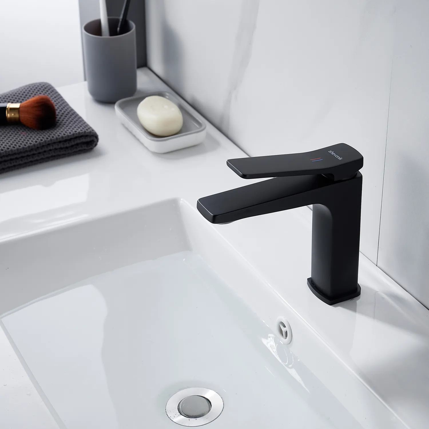 Смеситель для раковины Shevanik S4601H, черный