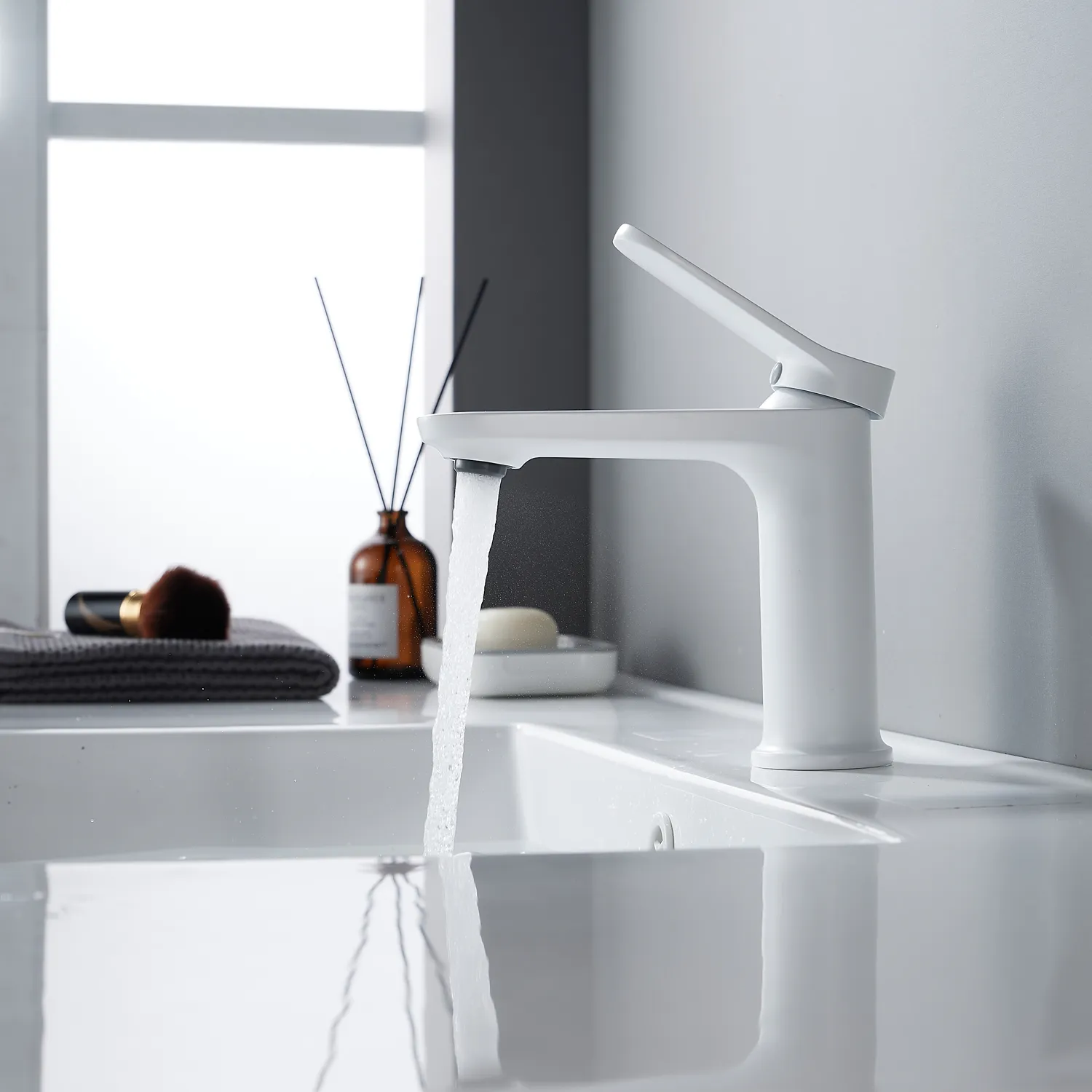 Смеситель для раковины Shevanik S4301C, белый