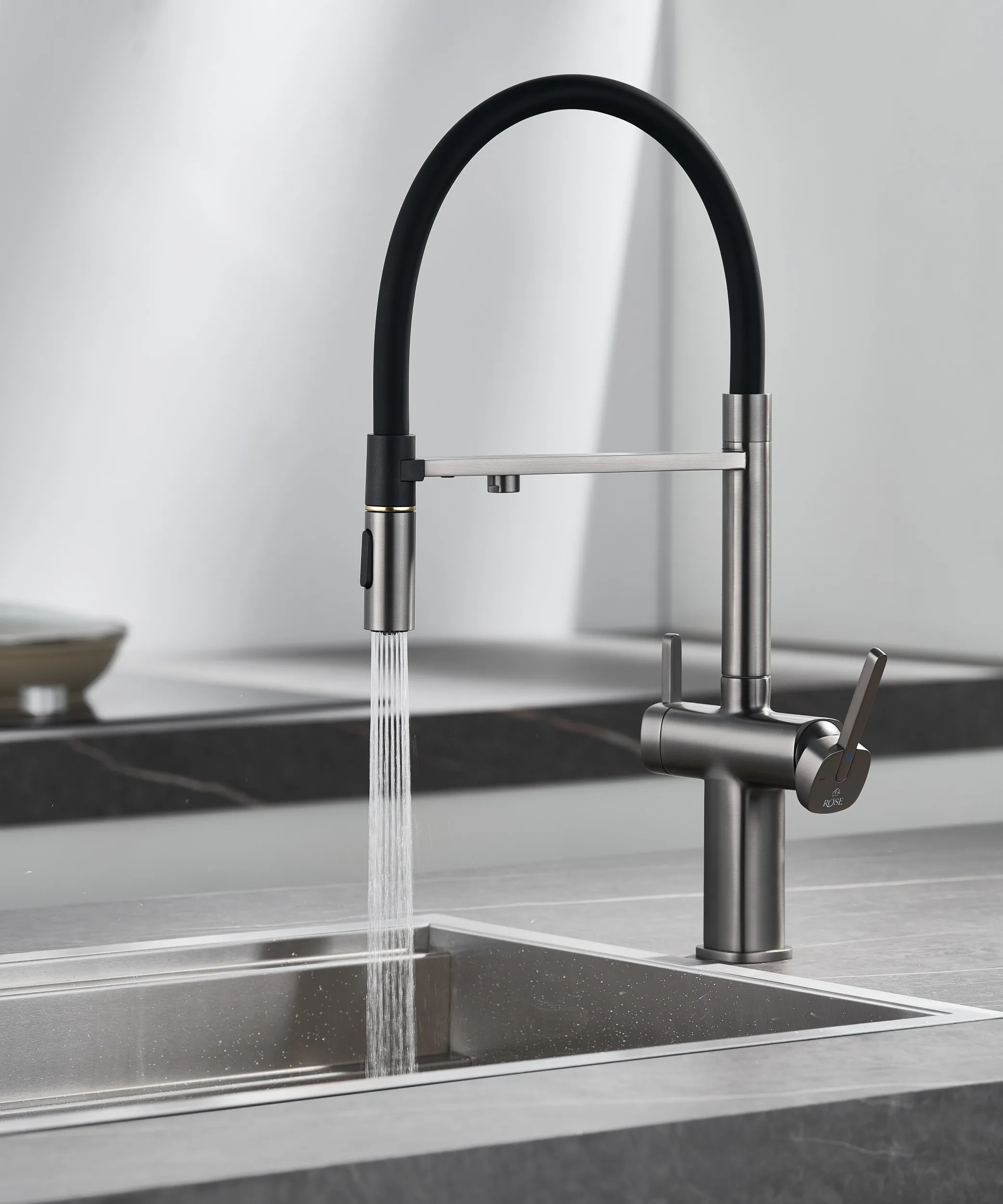 Смеситель для кухни с подключением фильтра для воды Rose R358T, оружейная сталь