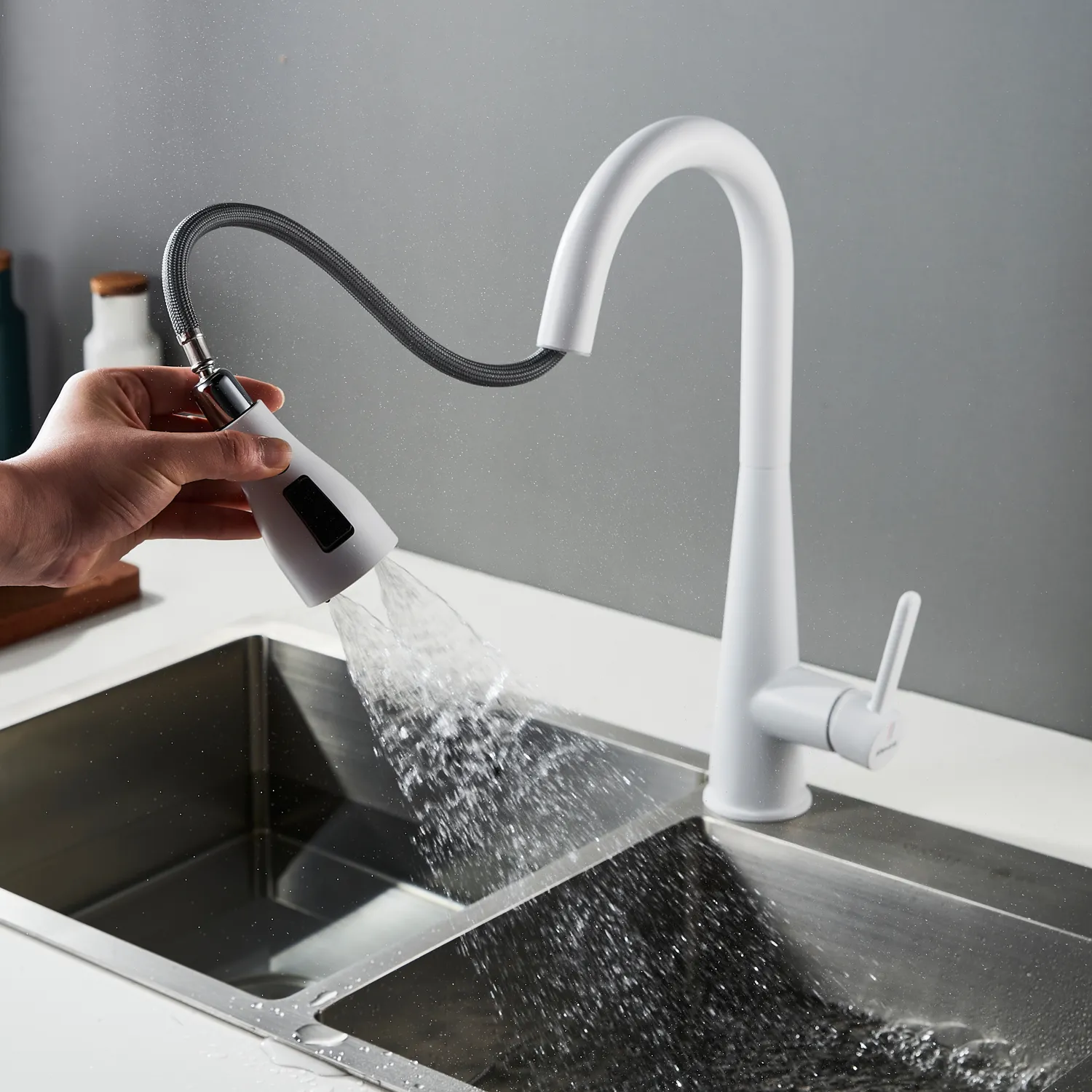 Смеситель для кухни с выдвижным изливом Shevanik S363C, белый