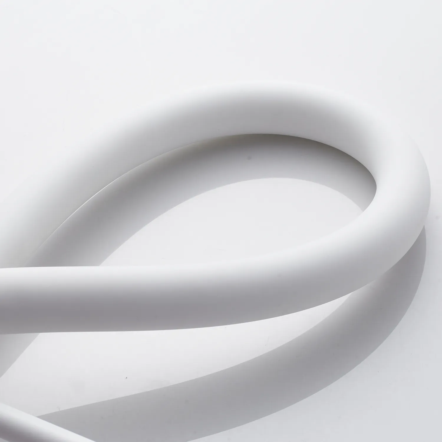 Смеситель для кухни с гибким изливом и режимом "душ" Shevanik S123C-1, белый