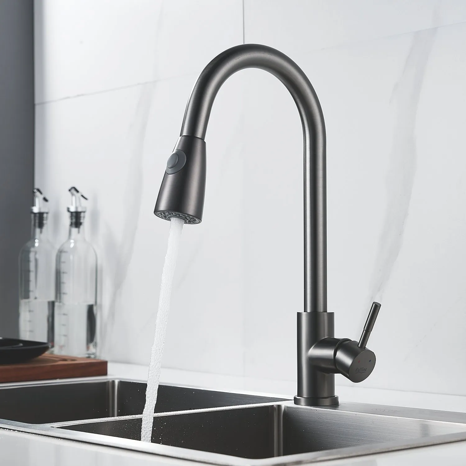 Смеситель для кухни с выдвижным изливом Raffine F213T, оружейная сталь