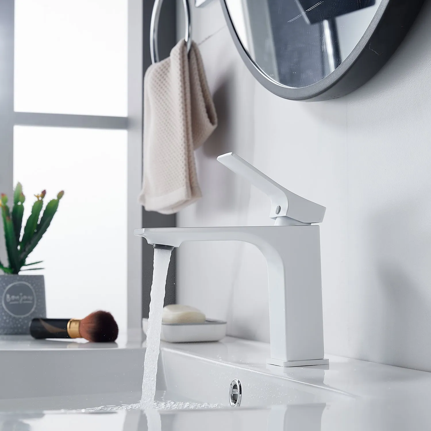 Смеситель для раковины Shevanik S6101C, белый